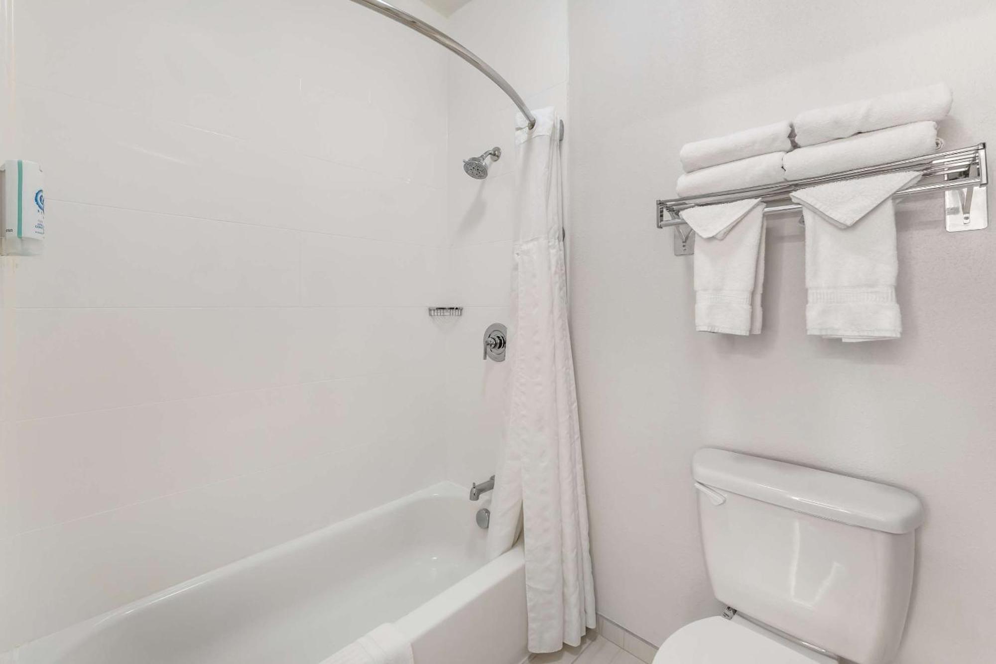 Executive Queen Suite with Two Queen Beds - Non-Smoking