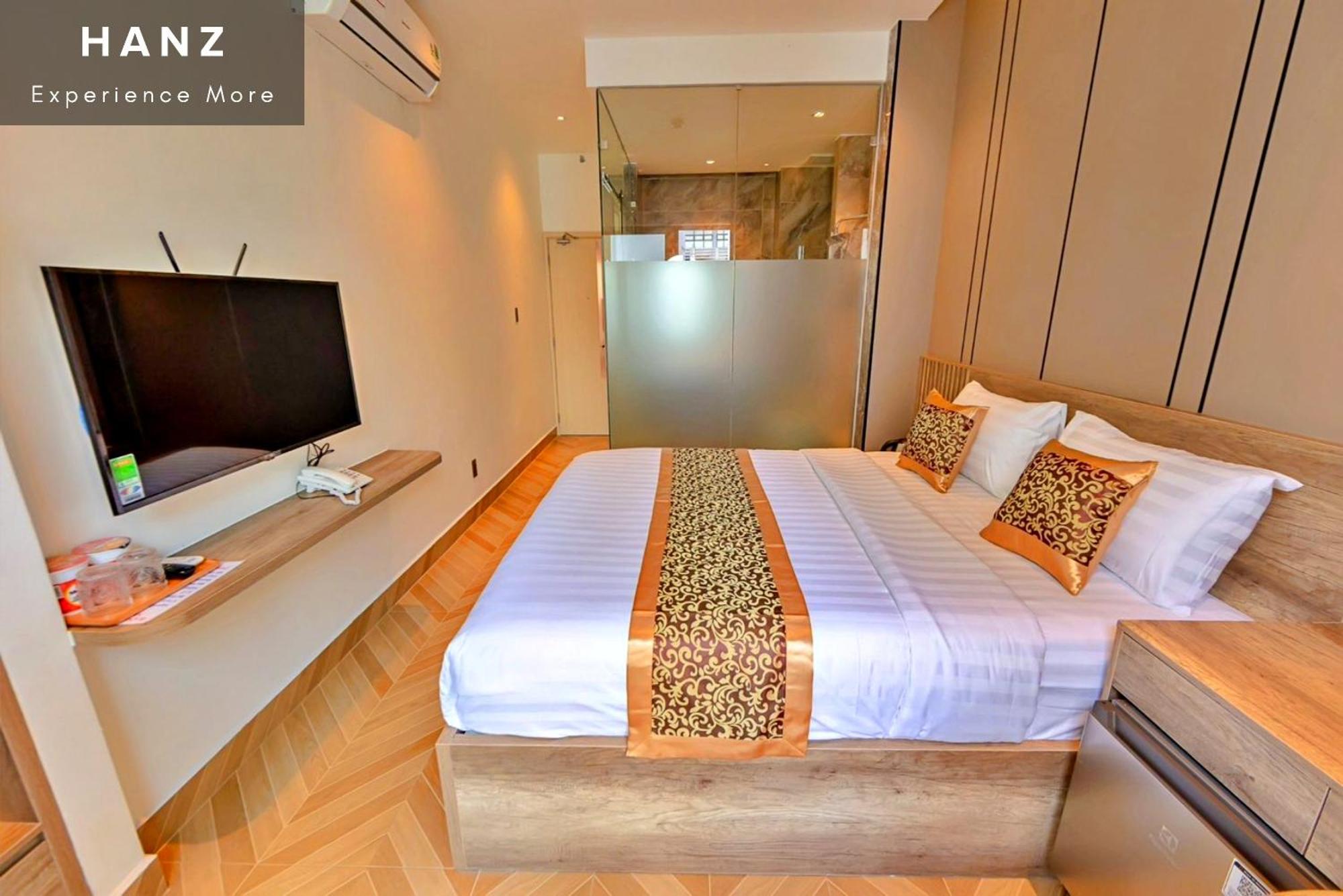 Phòng Deluxe Giường Đôi Có Ban Công