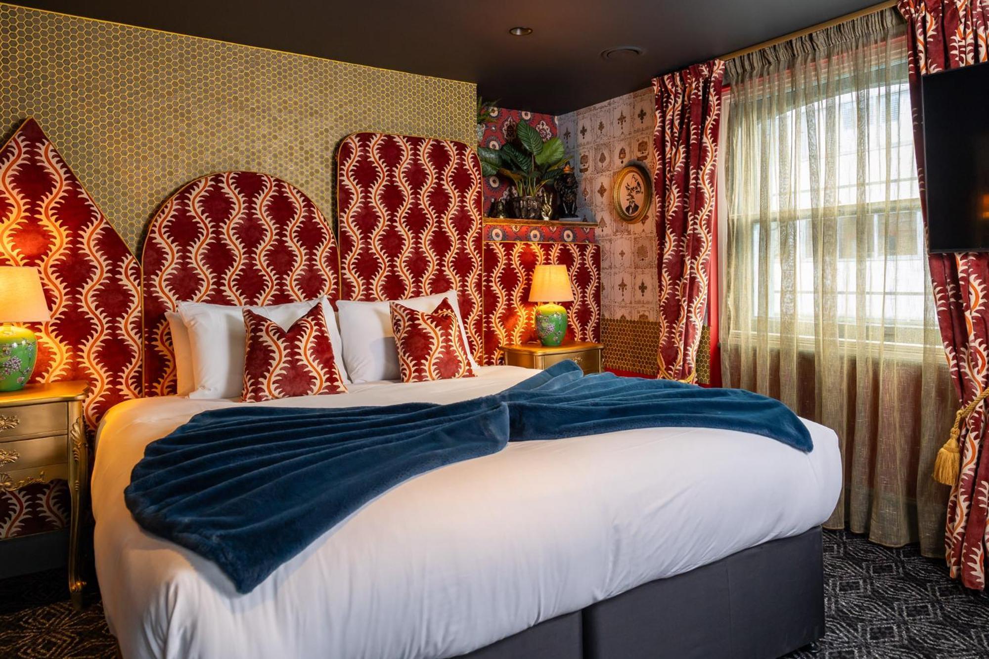 Deluxe Family Room