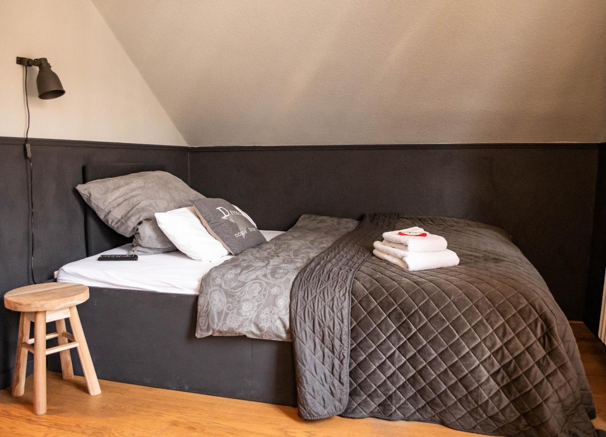 Einzelzimmer mit Balkon
