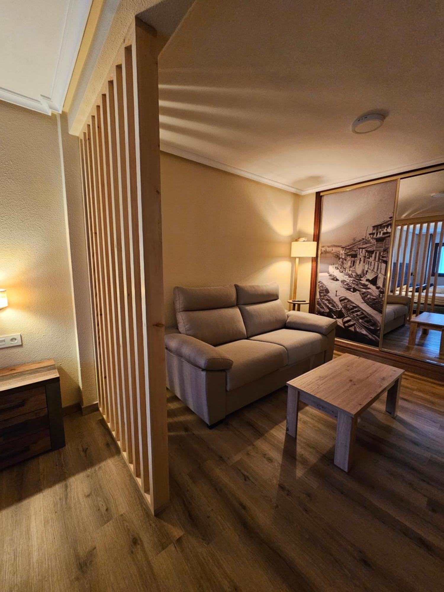 Family Room,1655943460:JPEG