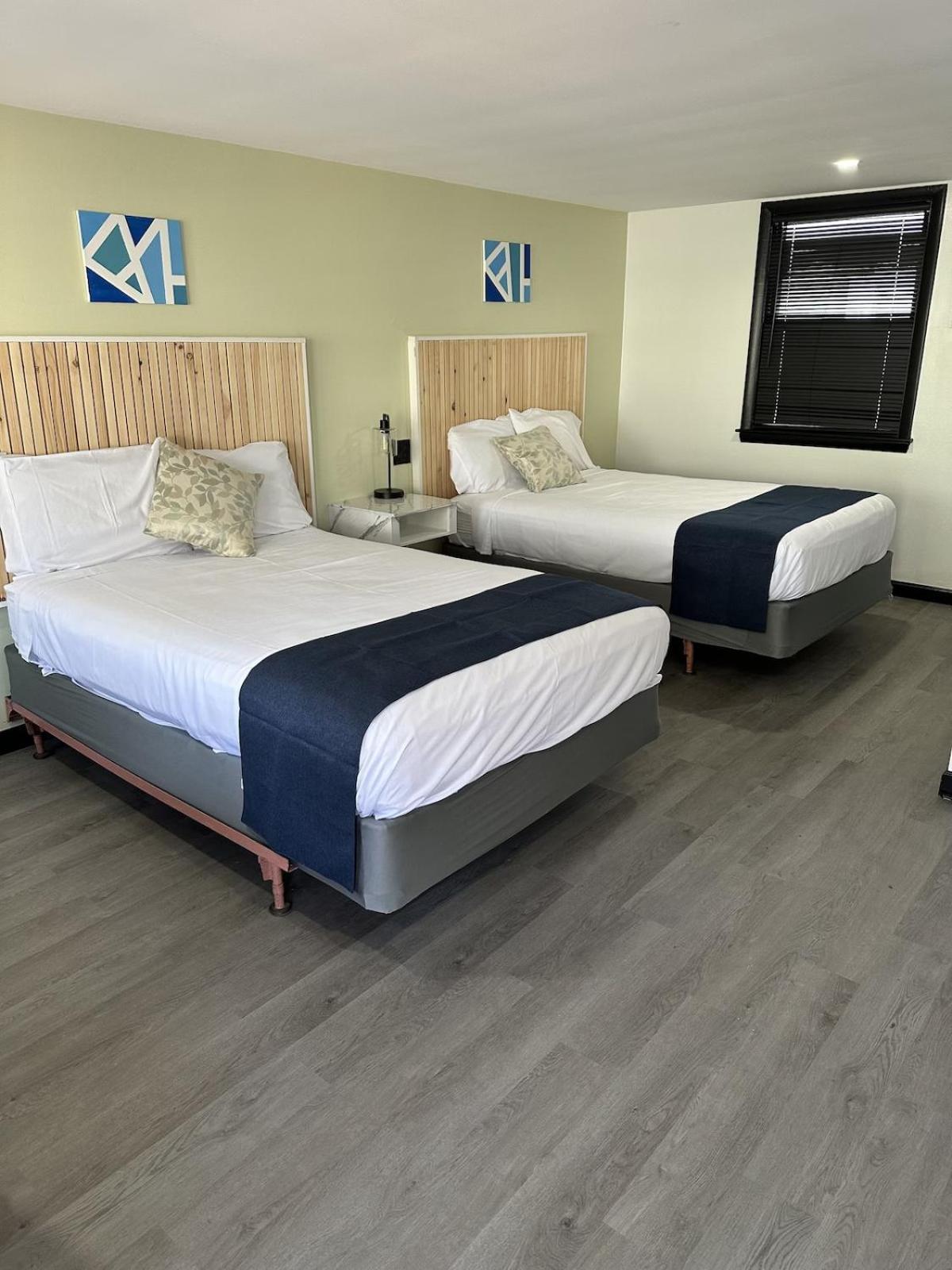Deluxe Queen Room