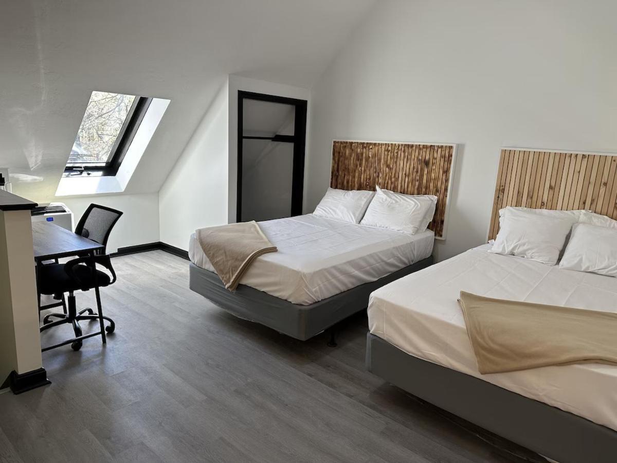 Deluxe Queen Suite