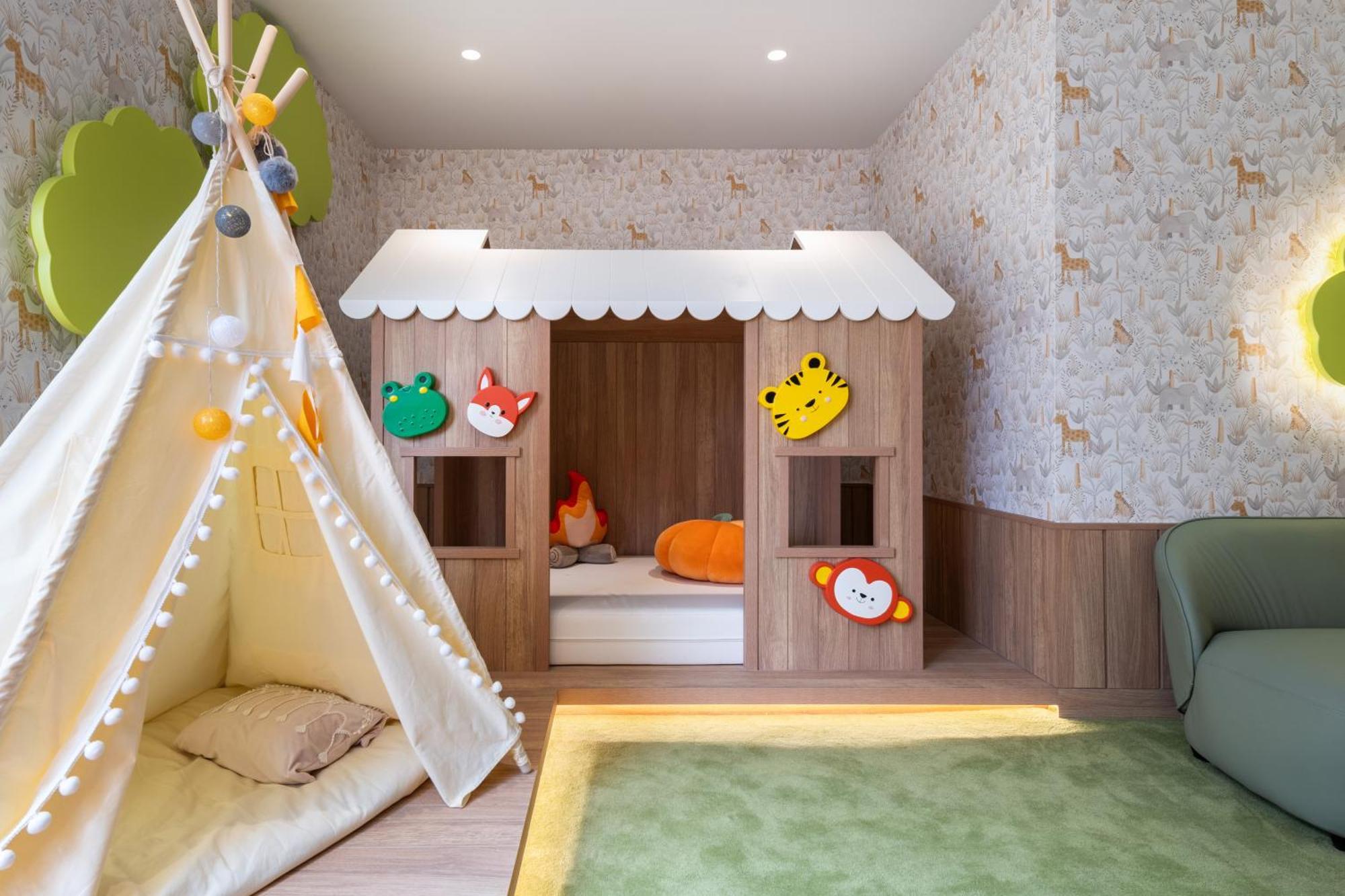Newly Renovated Garden Theme Suite Queen Bed
