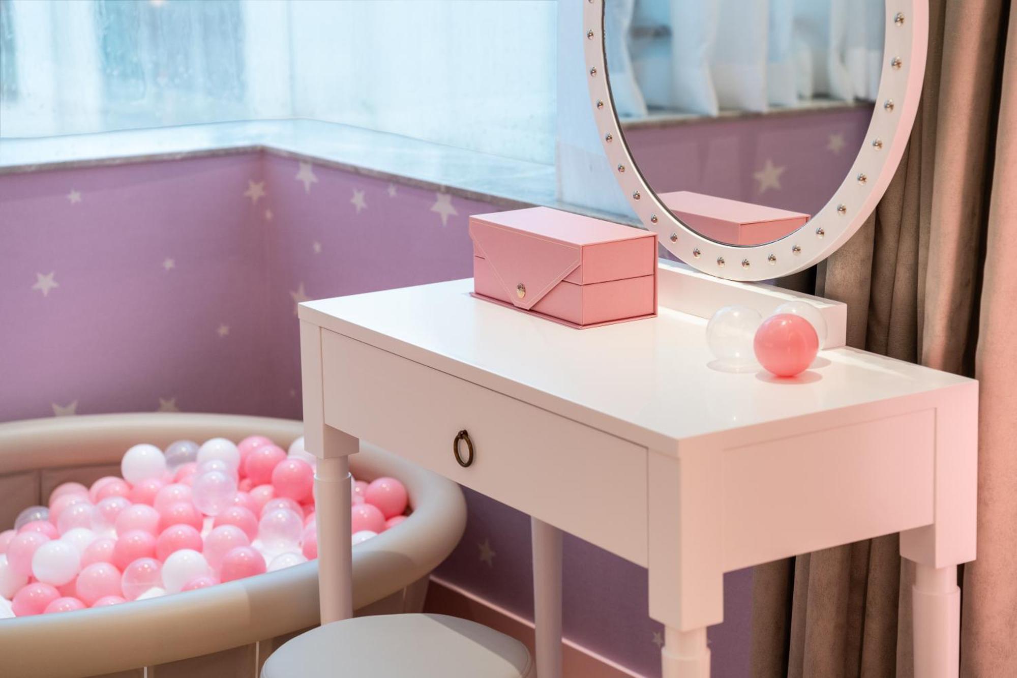 Newly Renovated Princess Theme Suite Queen Bed