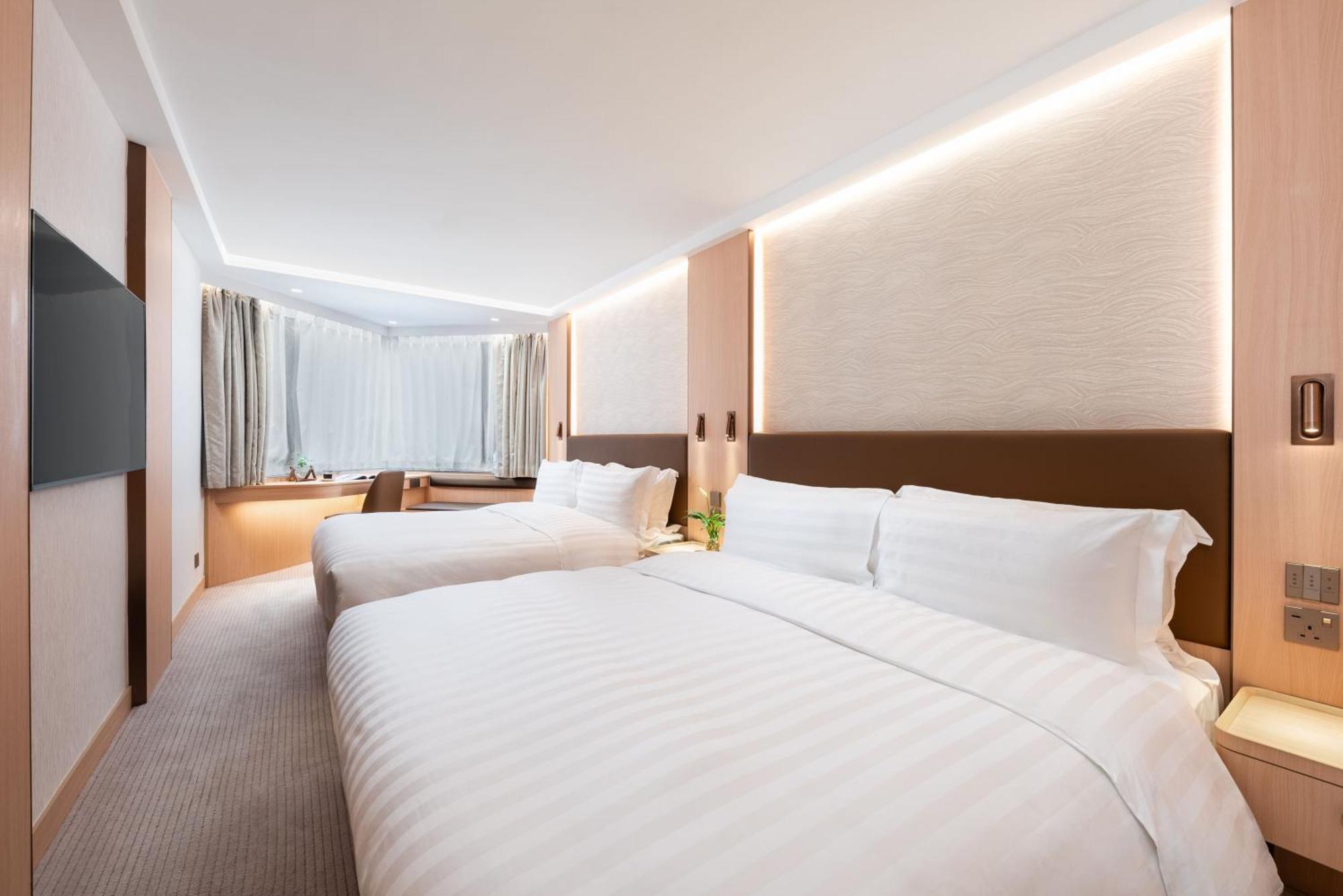 Newly Renovated Non Smoking City View Family Room Two Queen Bed