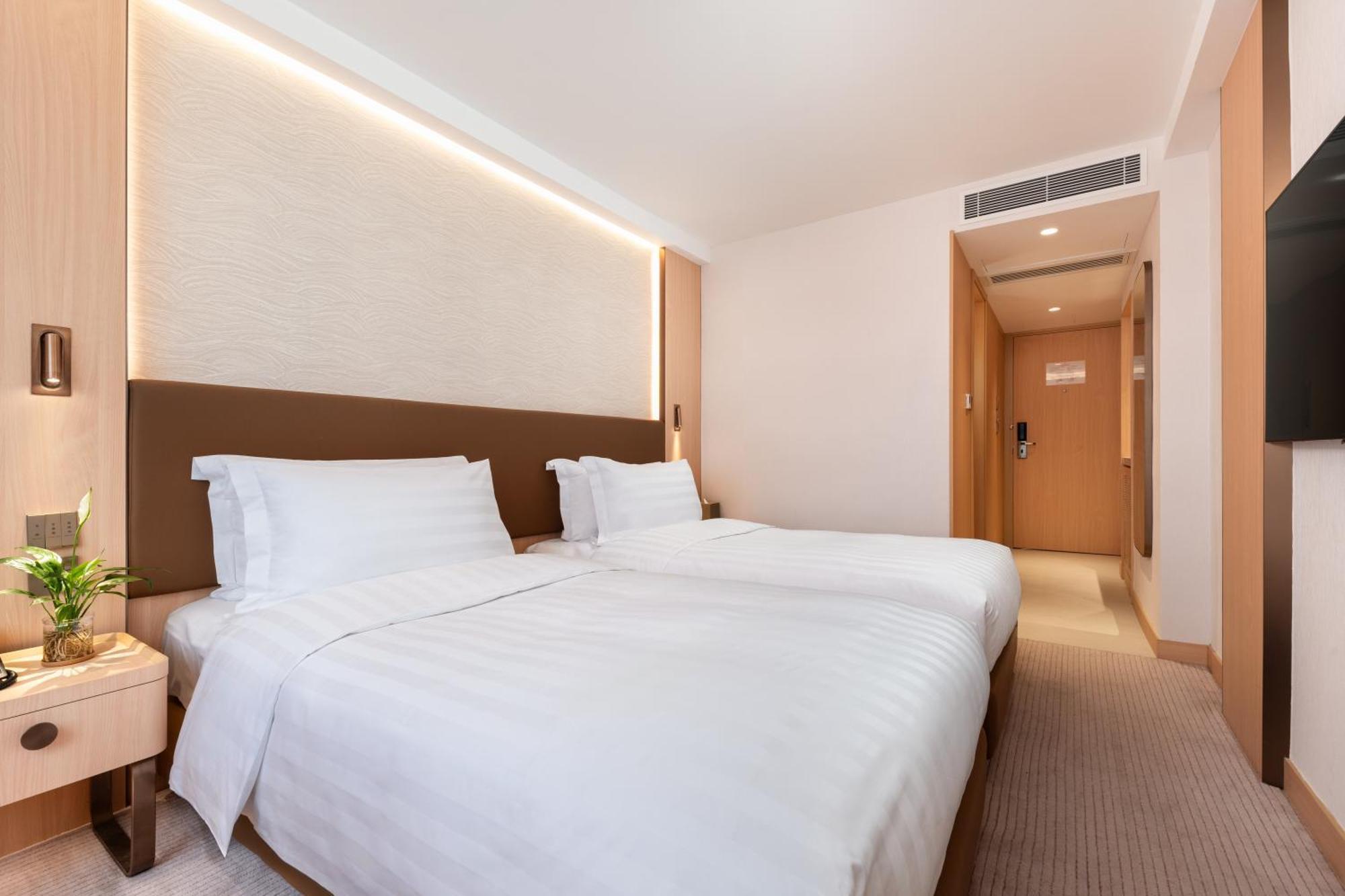 Newly Renovated Non Smoking City View Superior Room Twin bed