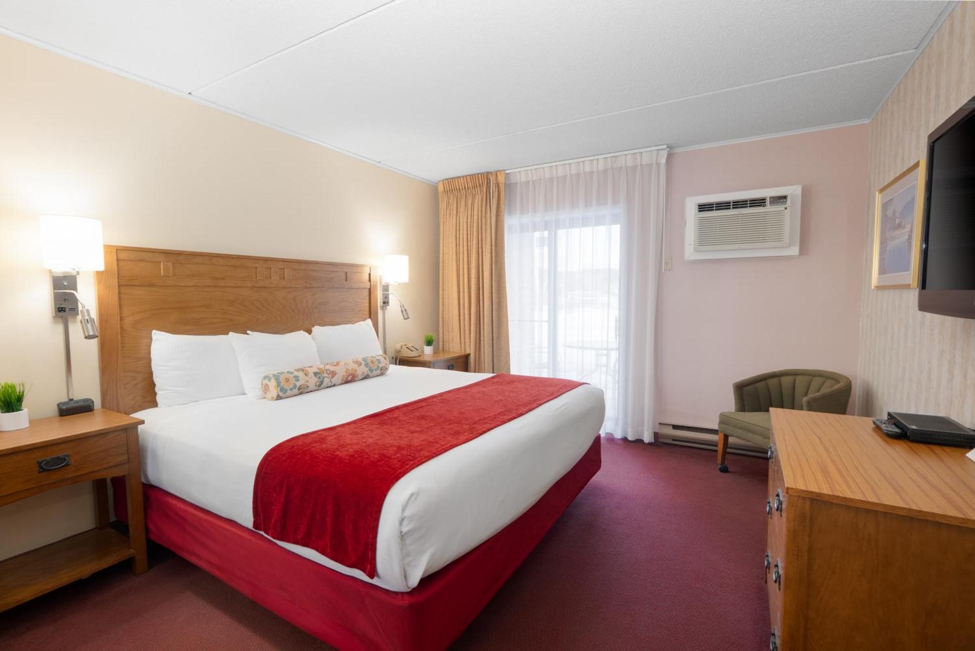 King Suite | Mountain View | Kitchen | Balcony