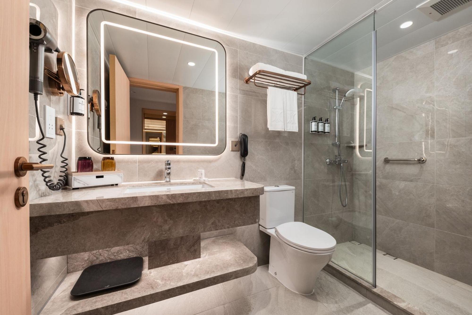 Newly Renovated Deluxe Room One Double Bed One Single Bed