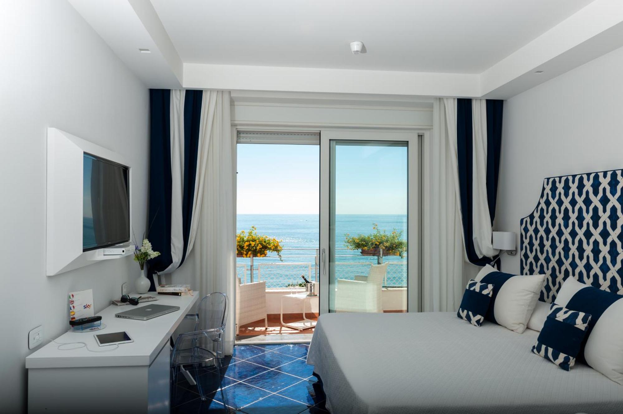 Deluxe Double or Twin Room with Balcony and Sea View