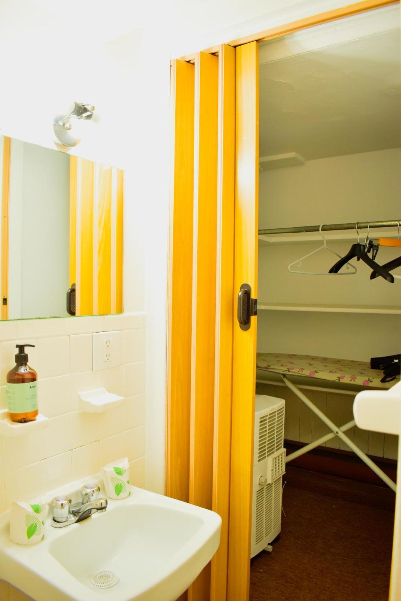 Quarto Duplo Econômico - Meio Subsolo