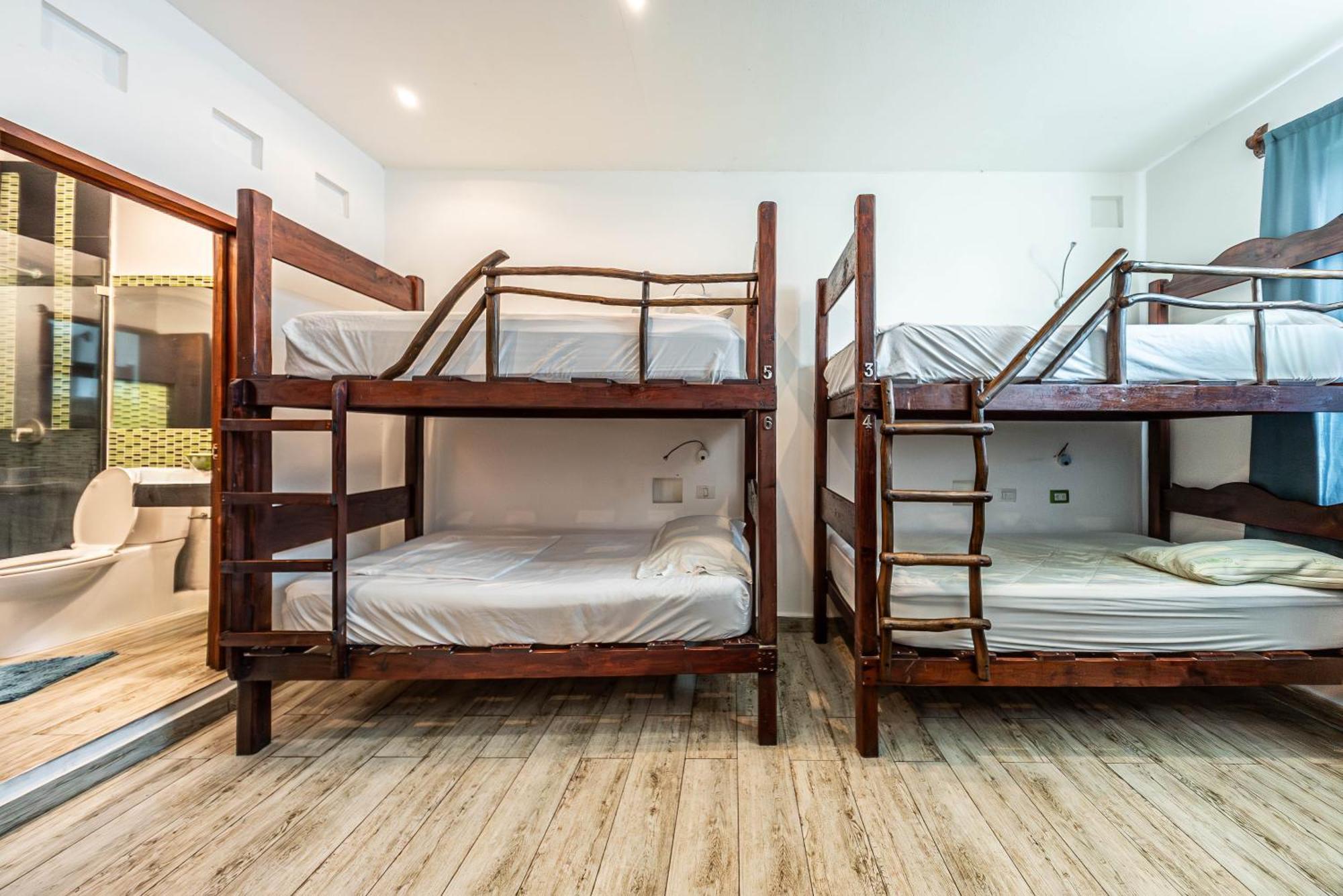 Cama em Dormitório Misto com 6 Camas