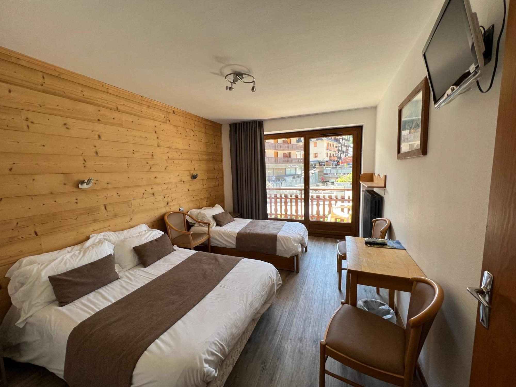 Chambre Triple avec Salle de Bains Privative
