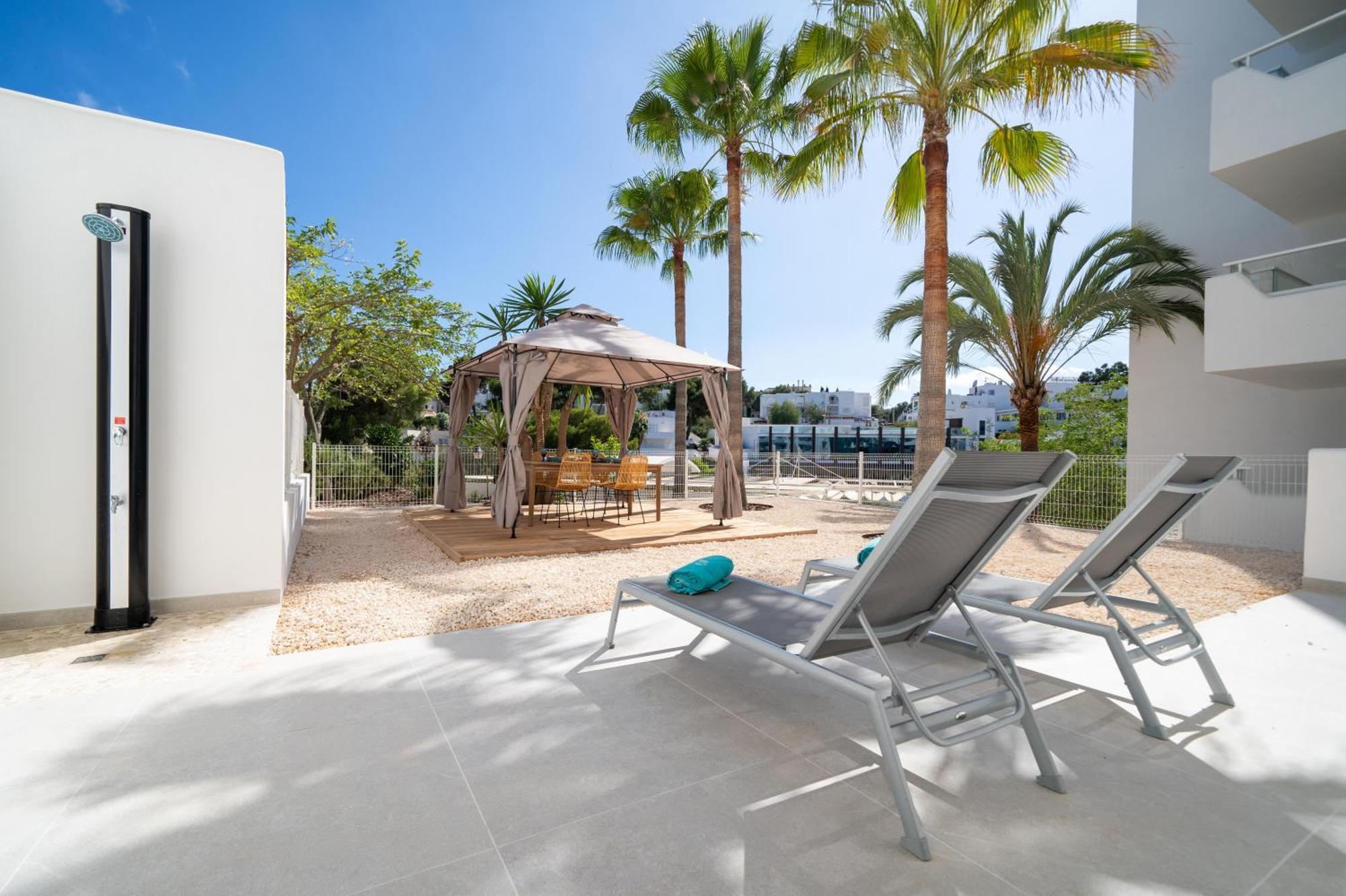 Two Bedroom Apartment With Private Pool