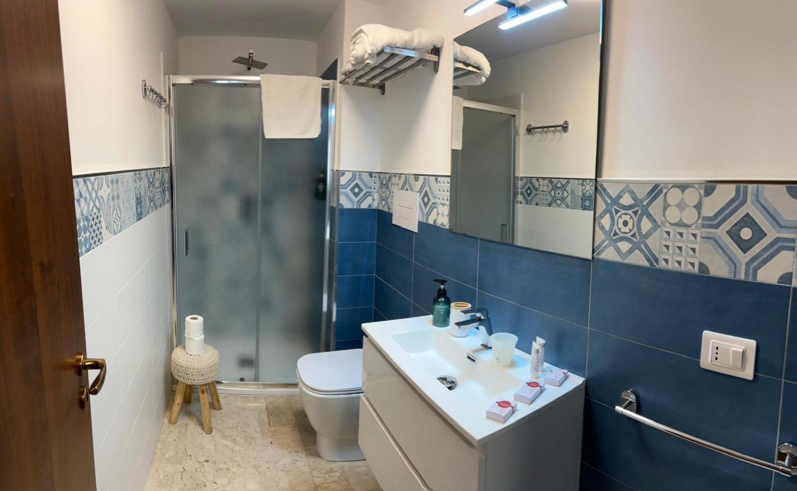 Deluxe Room (2 Adults + 1 Child)