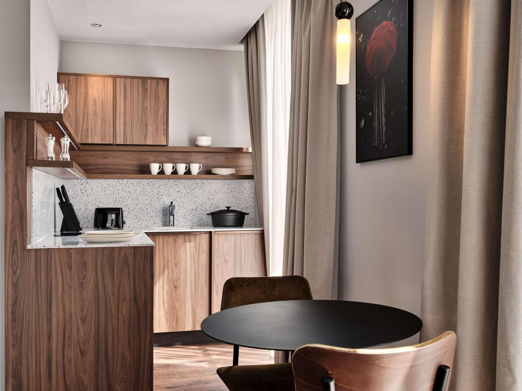 One-Bedroom Apartment Terrace Annex Building,1656394371:JPEG