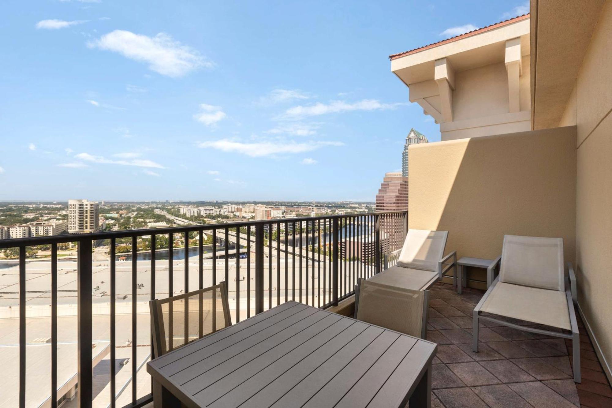 Suite con cama extragrande y vistas a la bahía - No fumadores