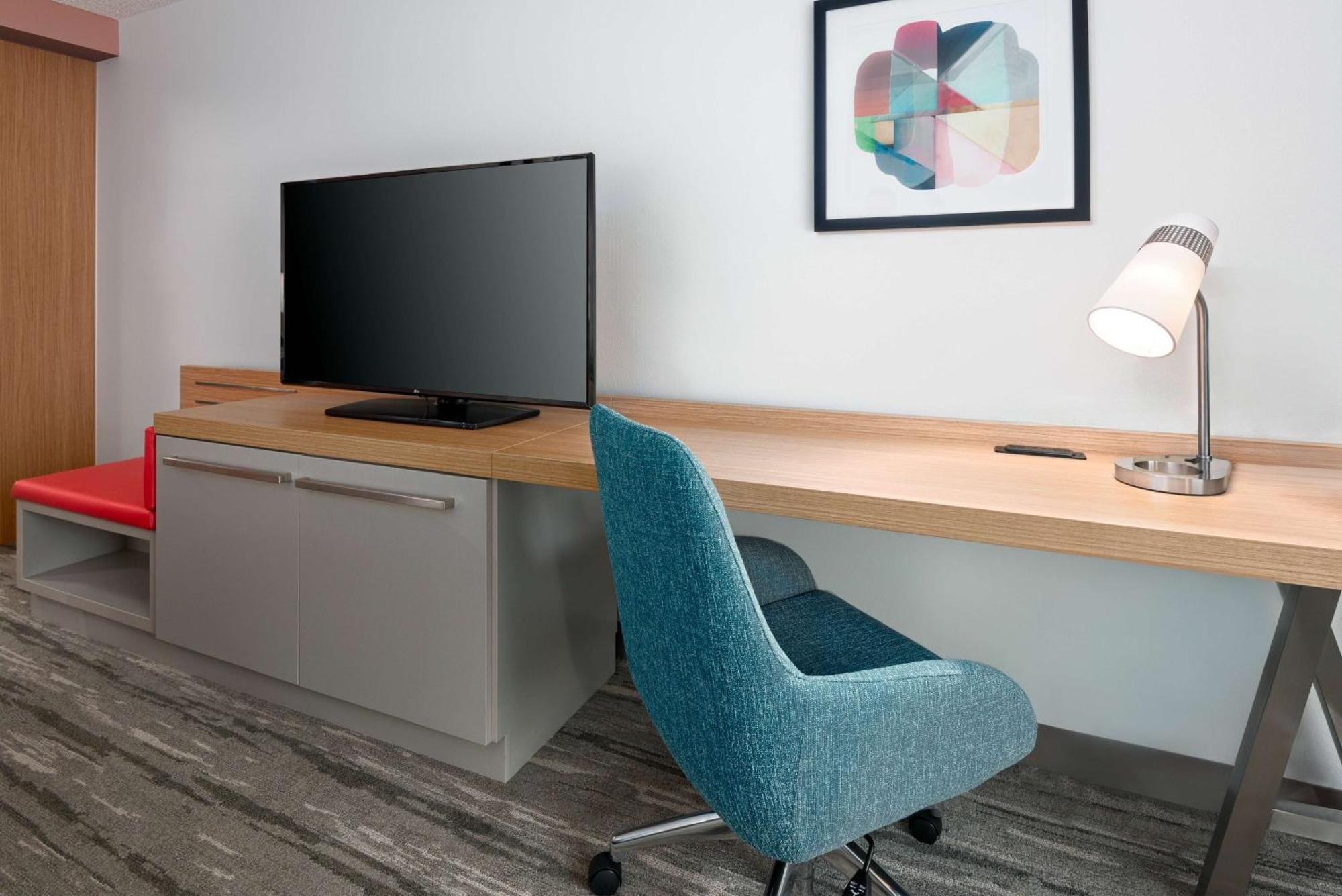 Quarto com Cama King-size e Banheira - Acessível para Hóspedes com Mobilidade Reduzida e Deficiência Auditiva