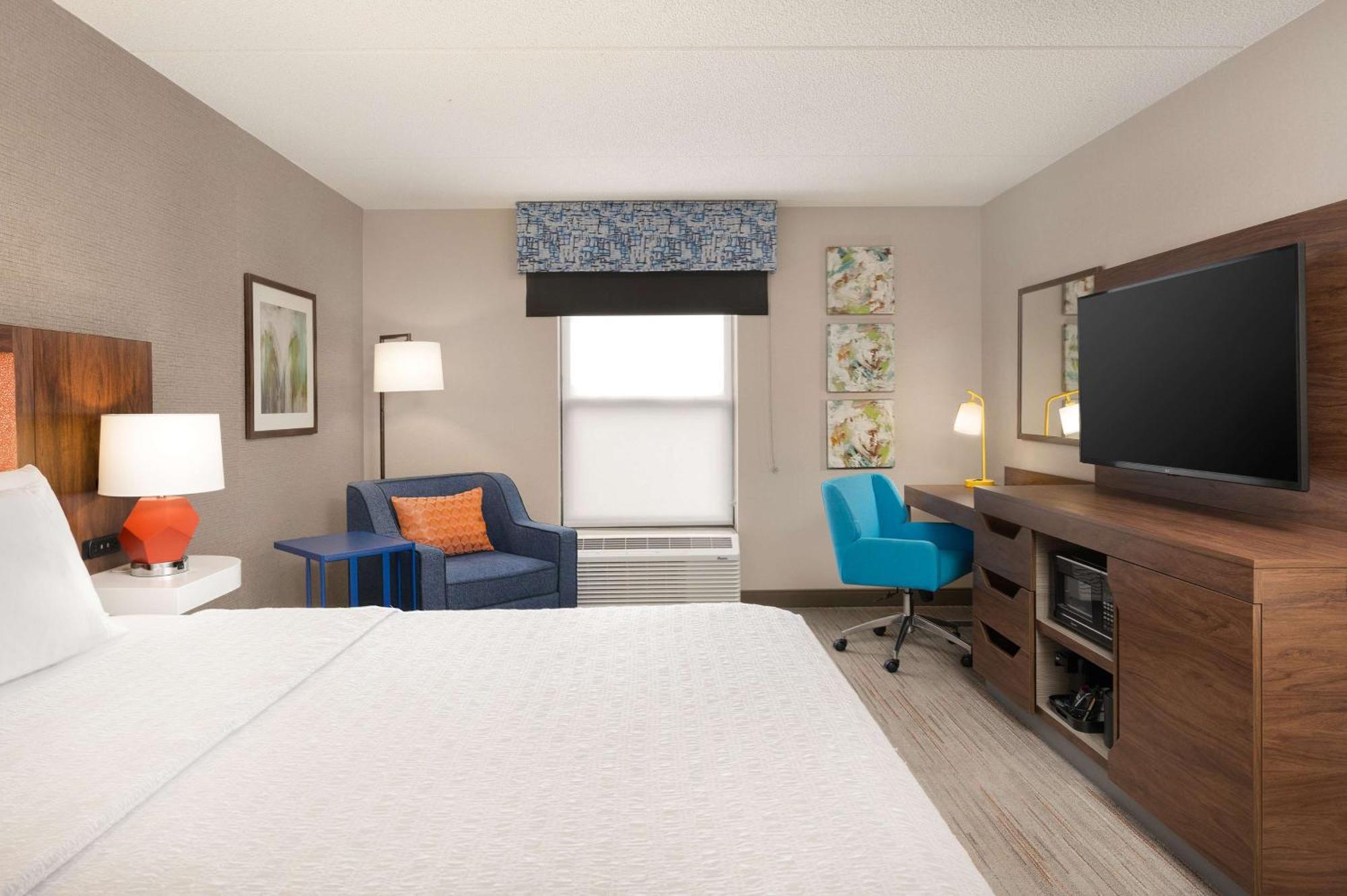 King Room with King Bed - Non-Smoking