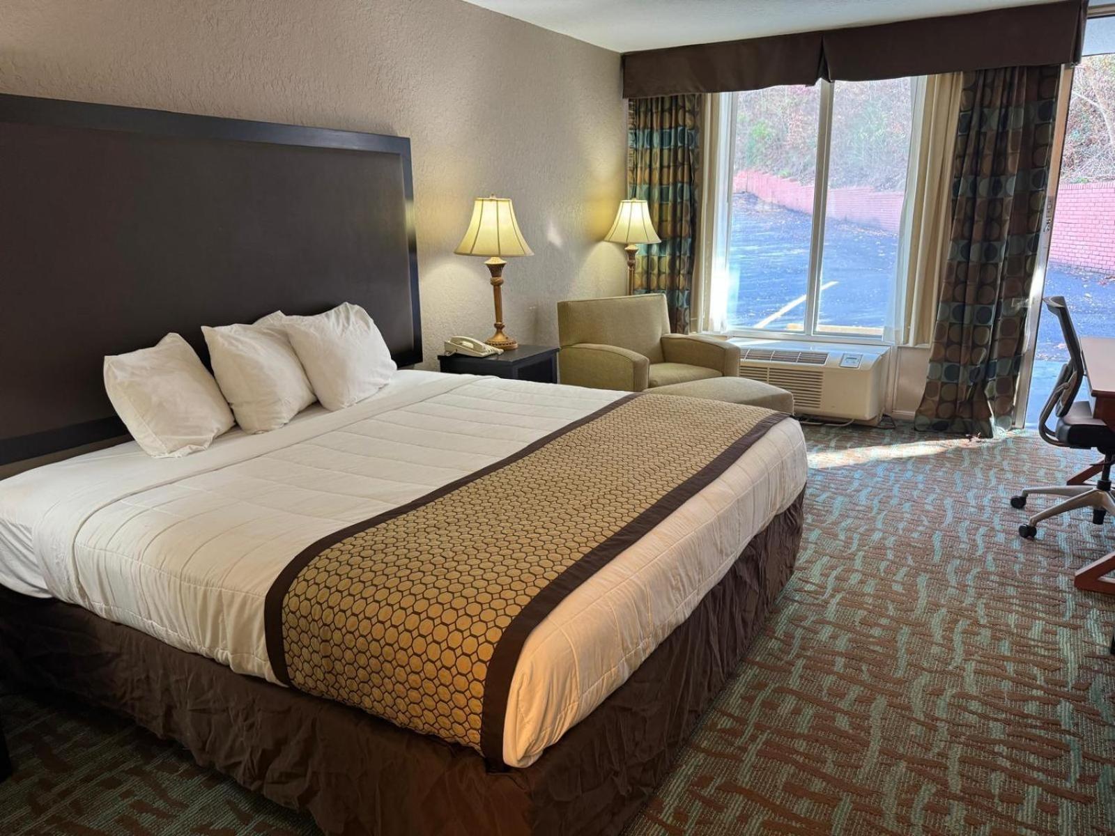 Queen Room with Tub - Disability Access/Non Smoking