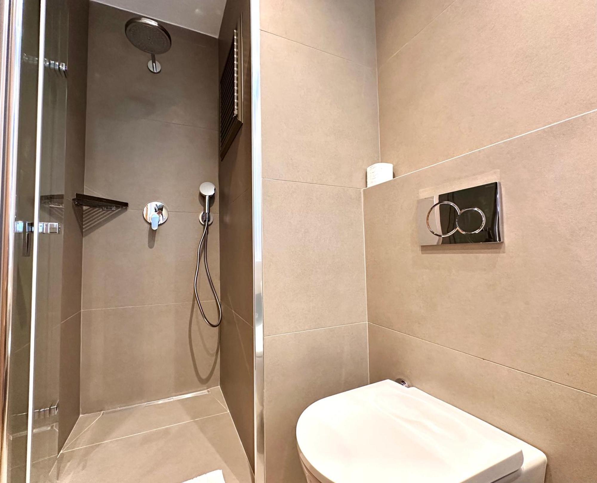 Doppelzimmer mit Balkon