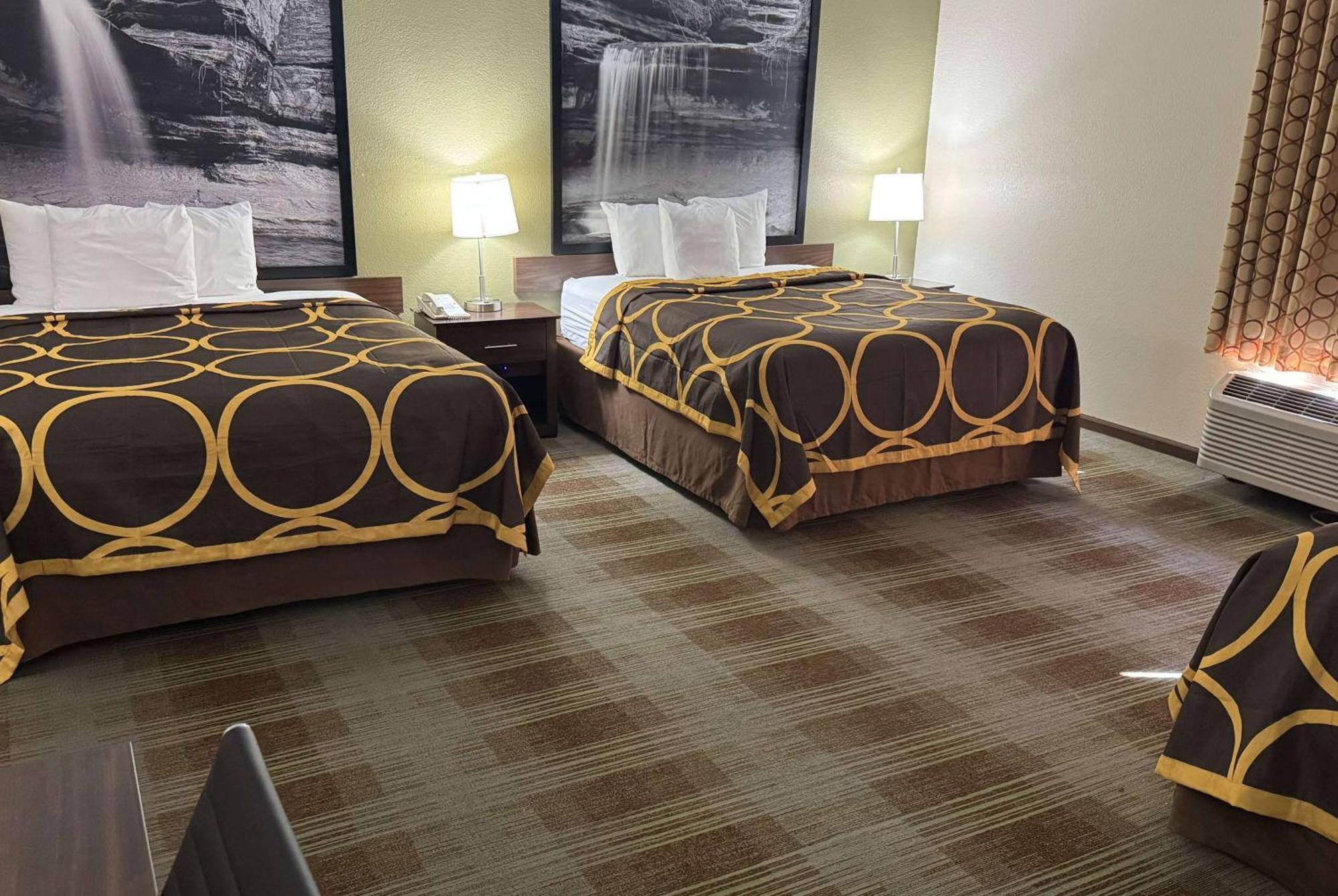 Studio Queen Suite with Three Queen Beds - Non-Smoking