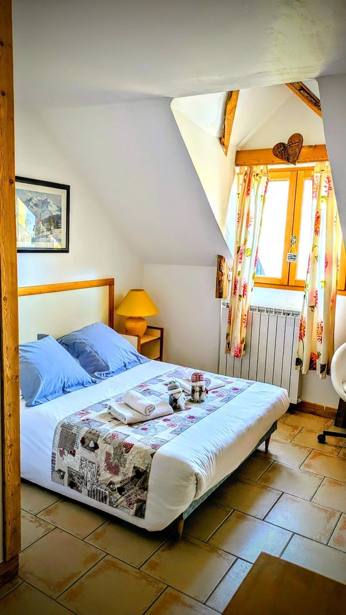 Small Double Room,1657185341:JPEG