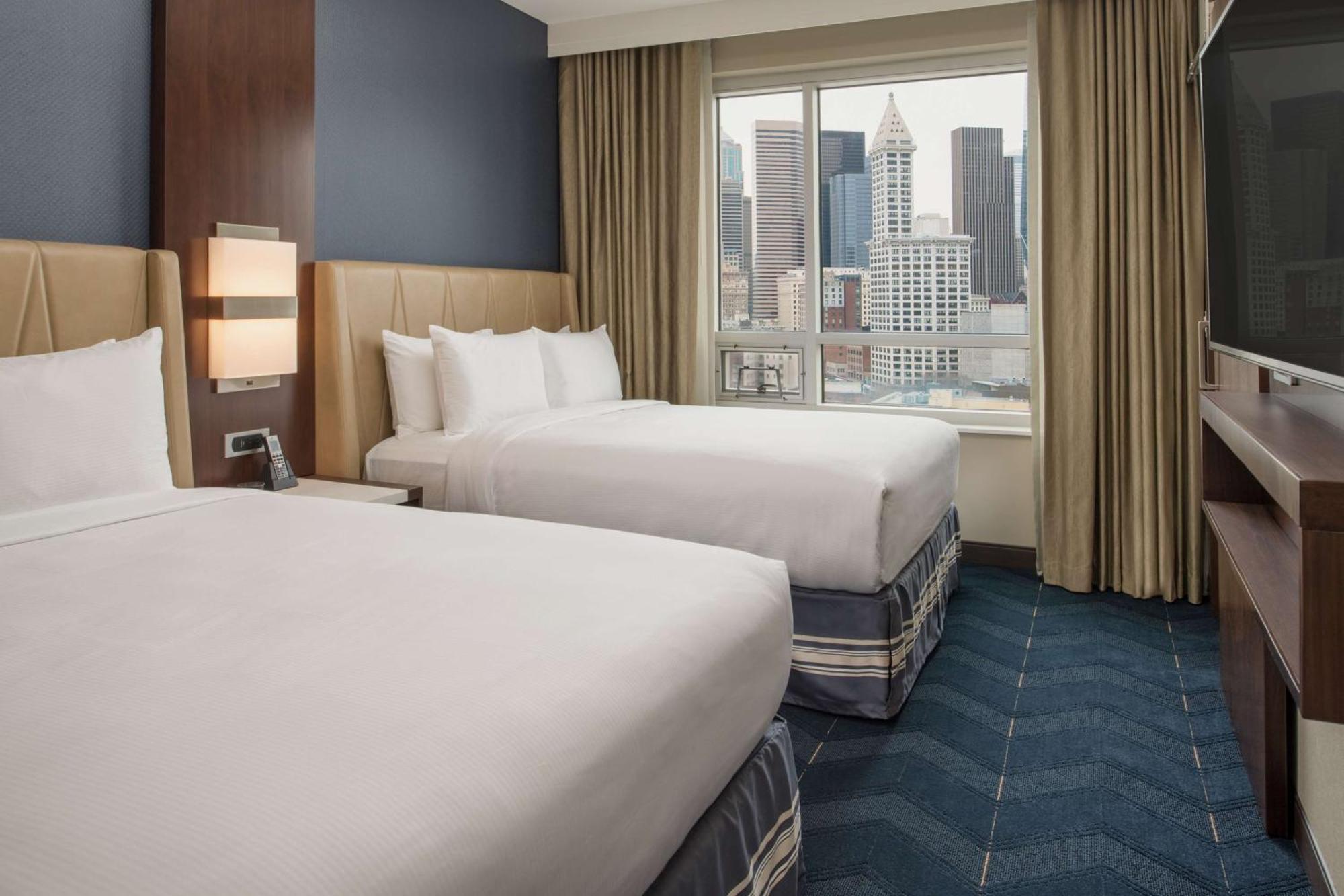Suite con sofá cama y vistas a la ciudad - Cama grande