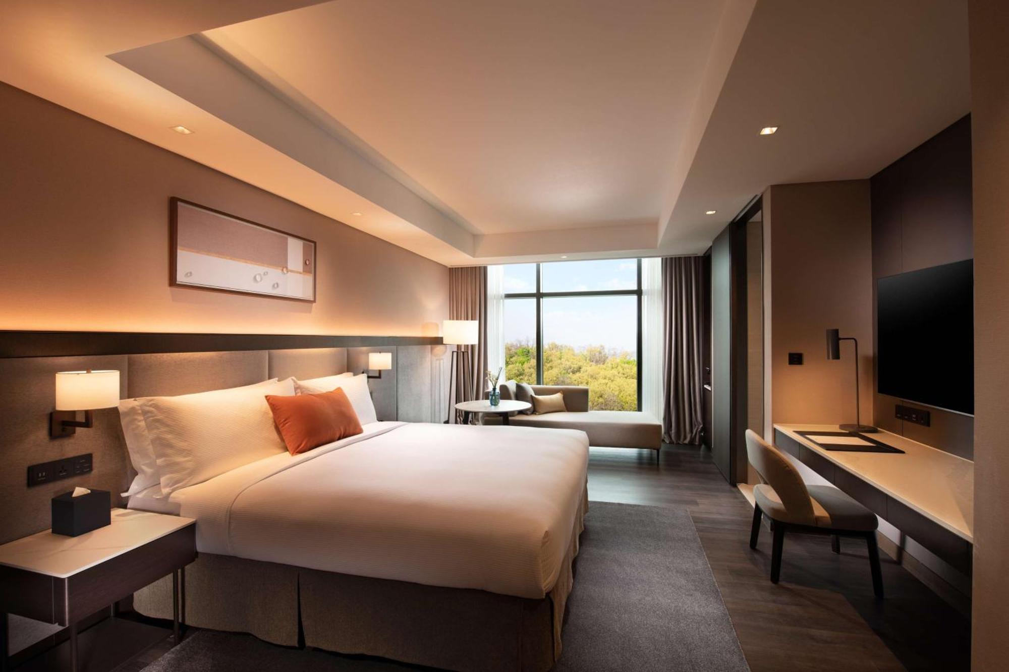 Premium Corner King Room