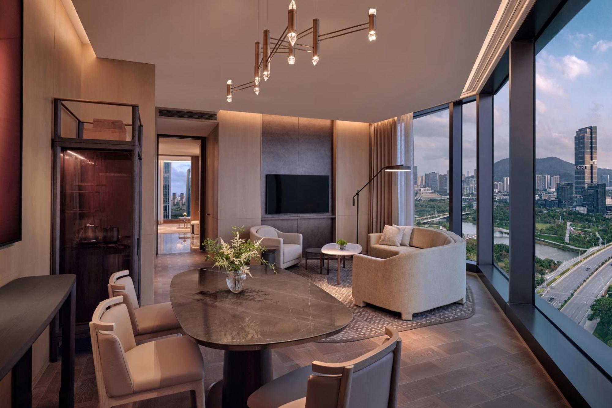Deluxe King Suite