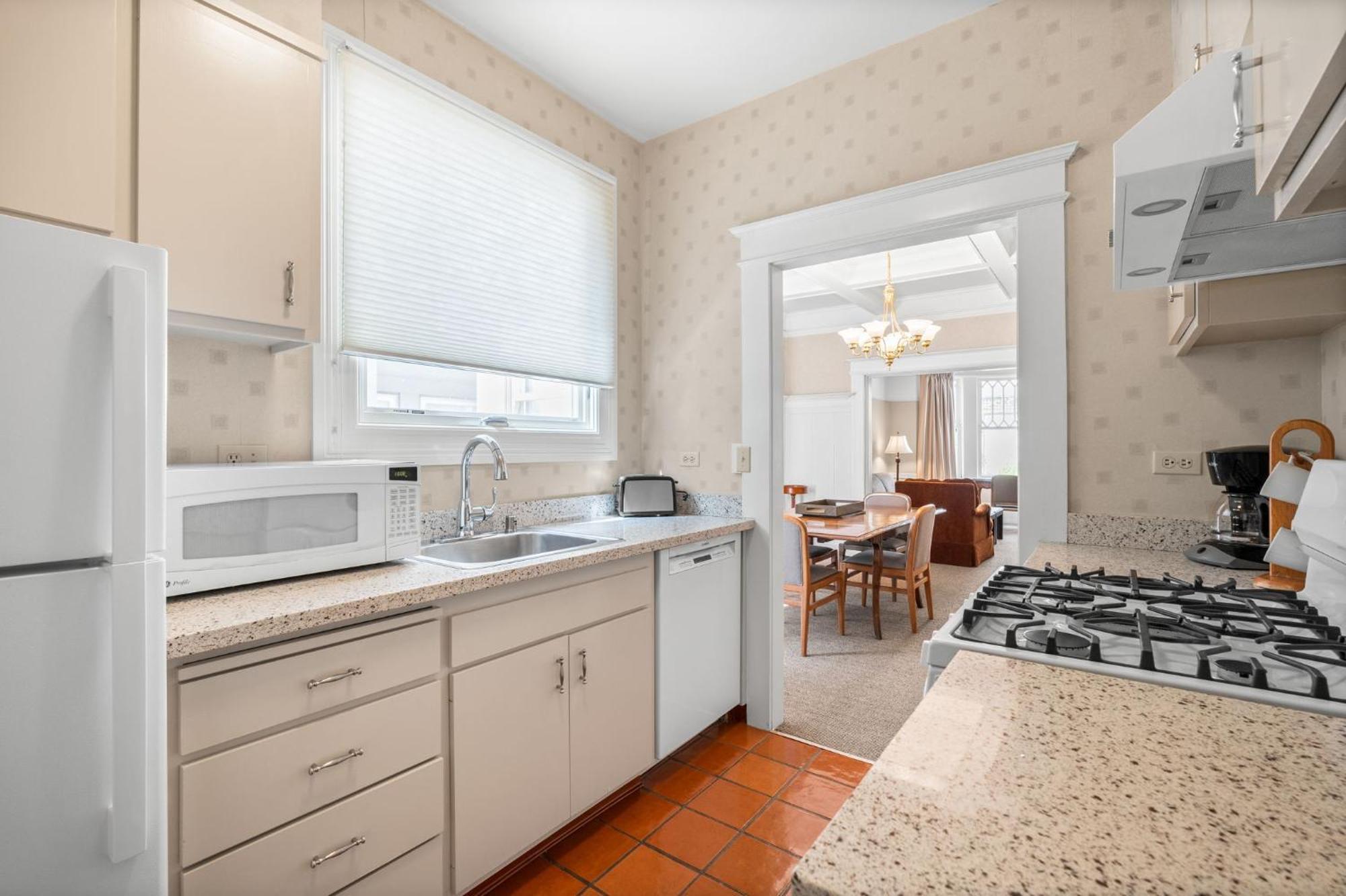Deluxe One-Bedroom Apartment