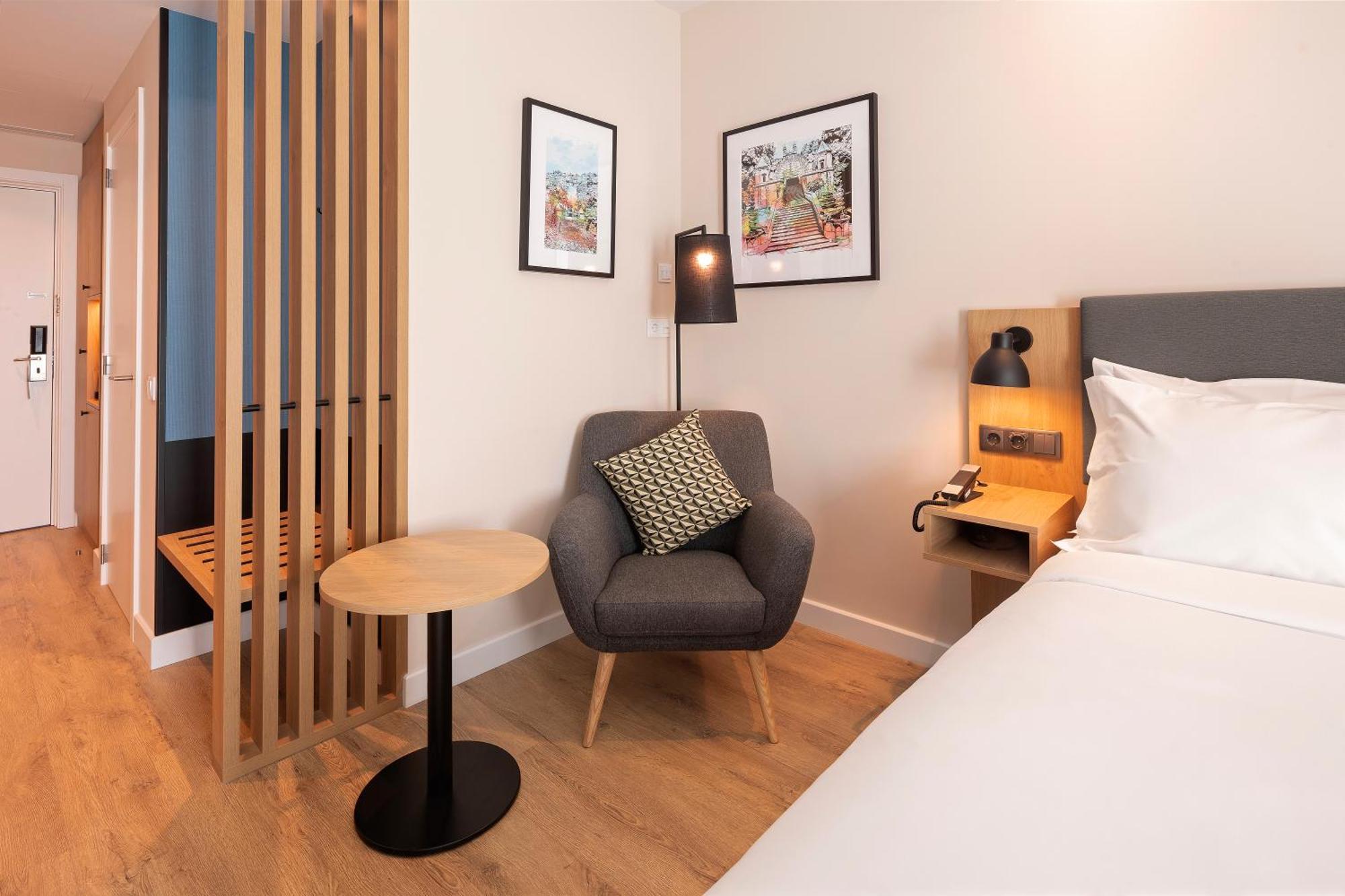 Standard Queen Room - High Floor