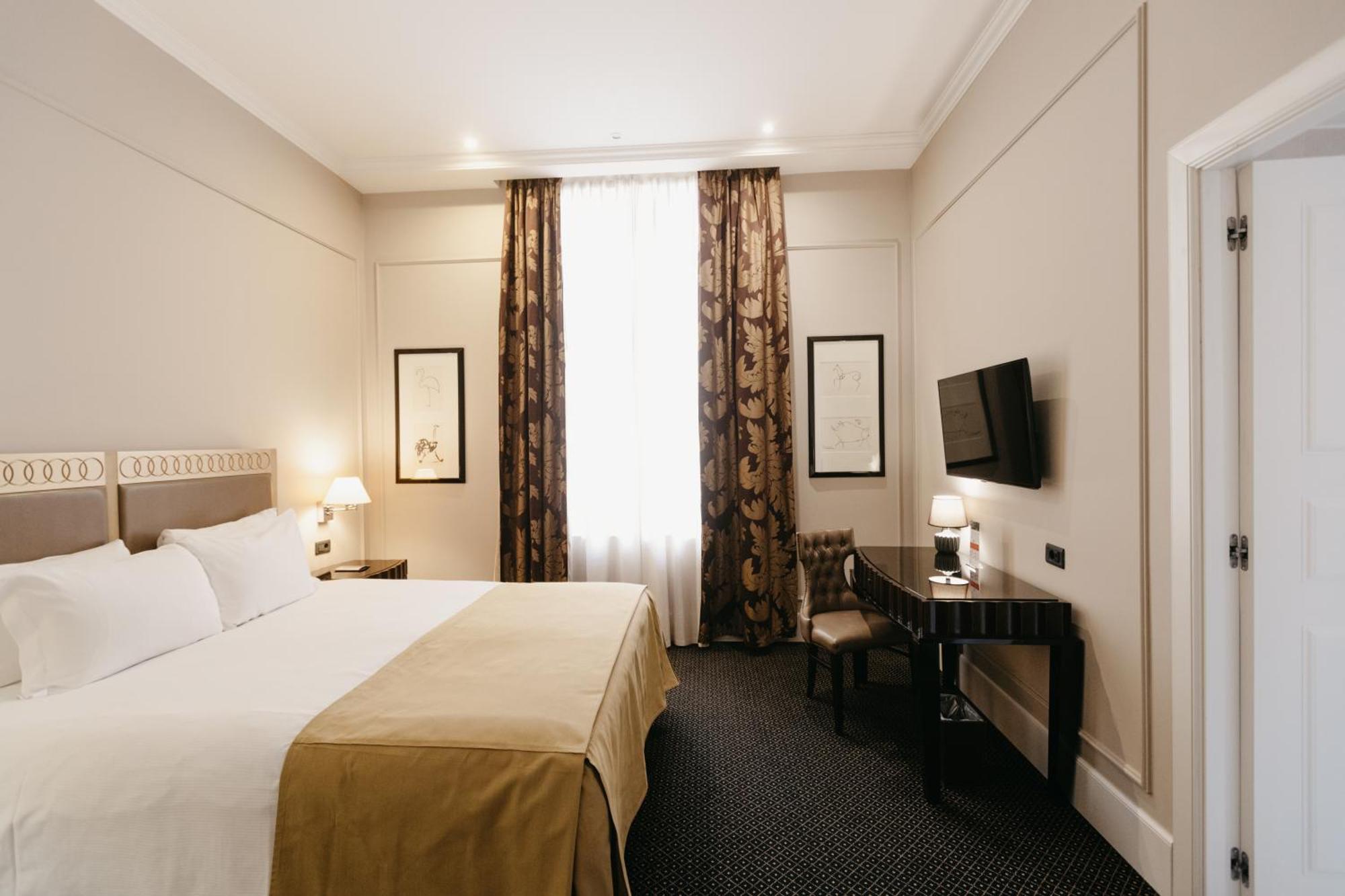 Deluxe Queen Room