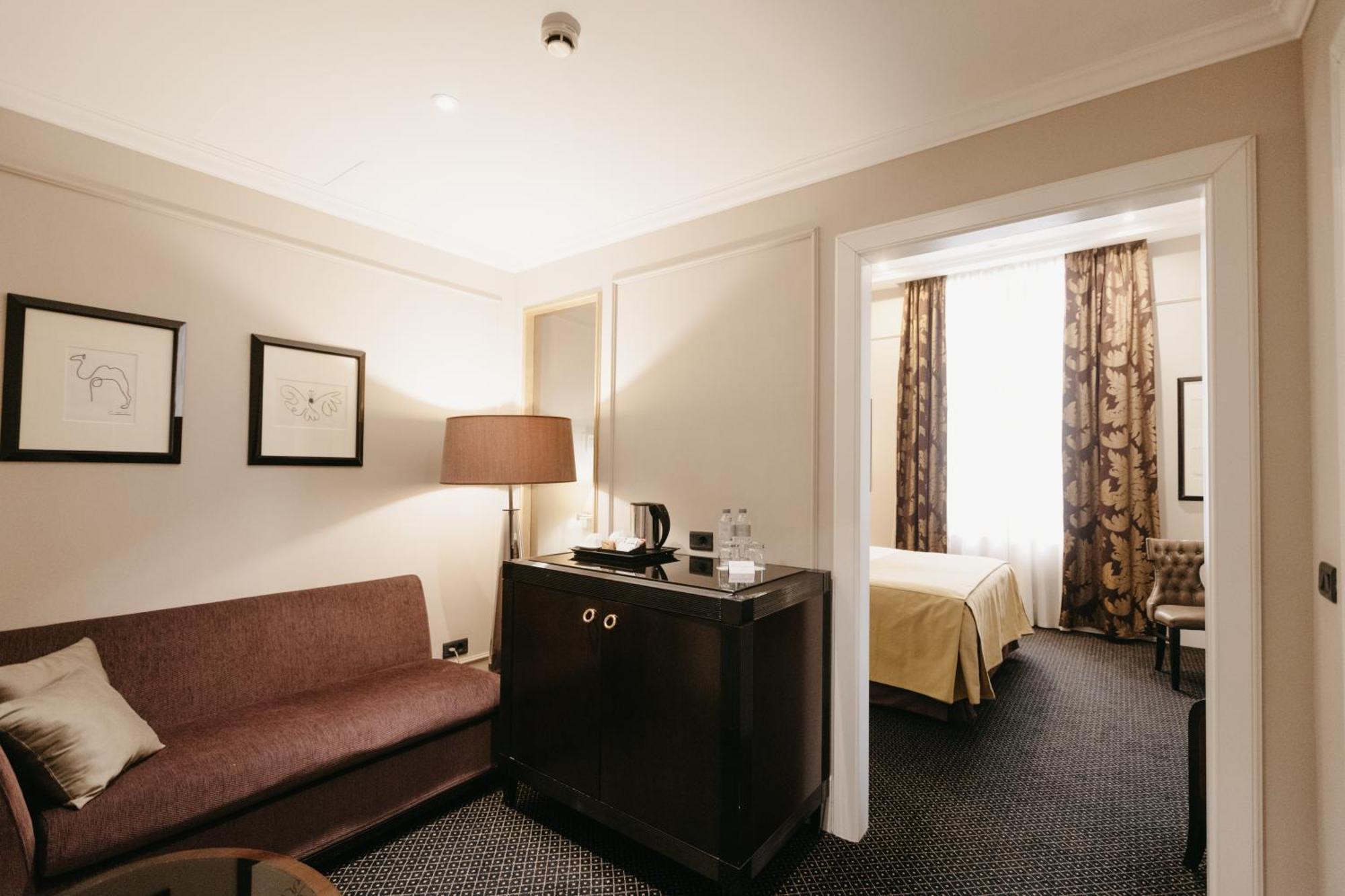 Deluxe Queen Room