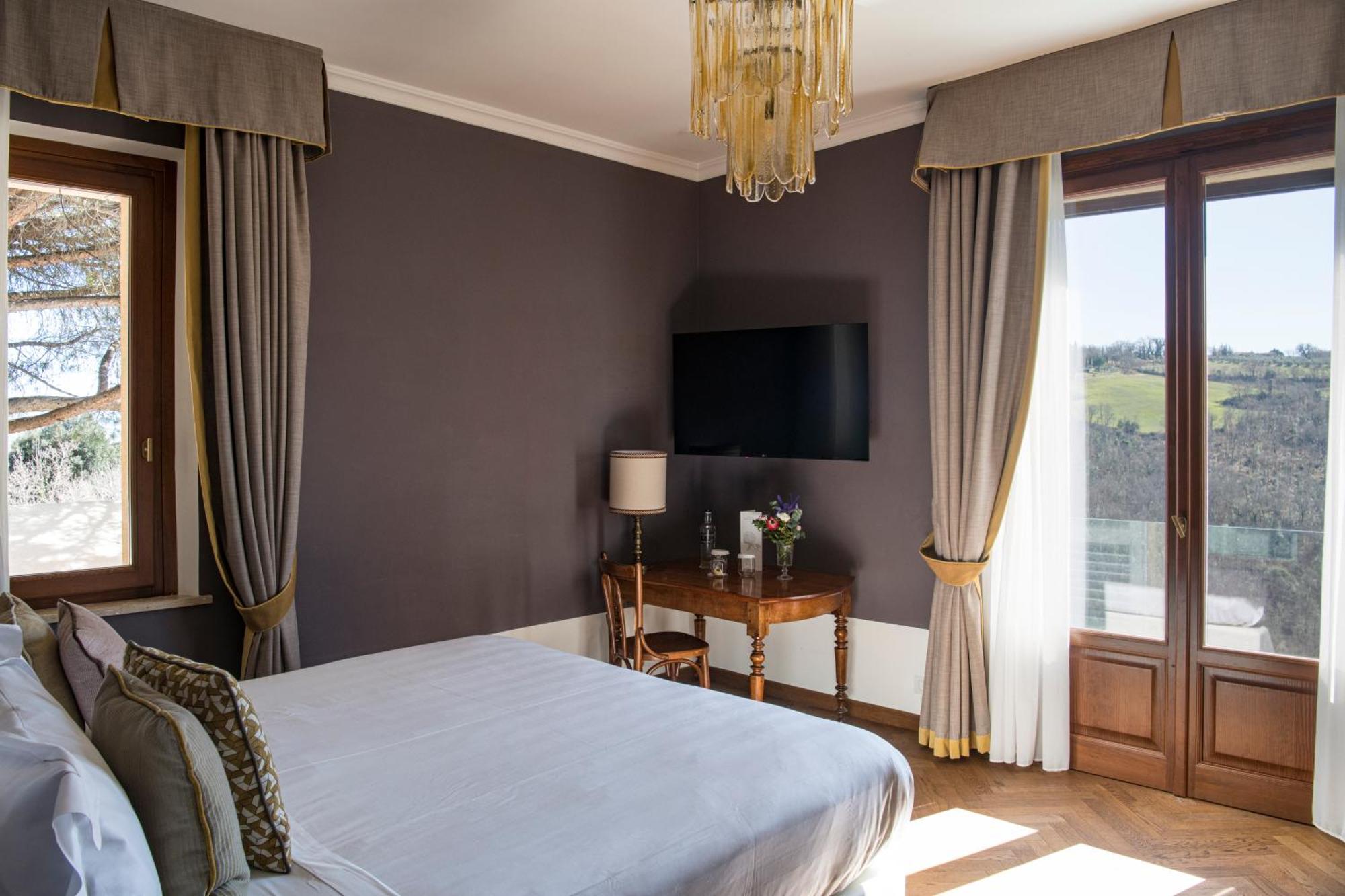 Queen Room with Balcony
