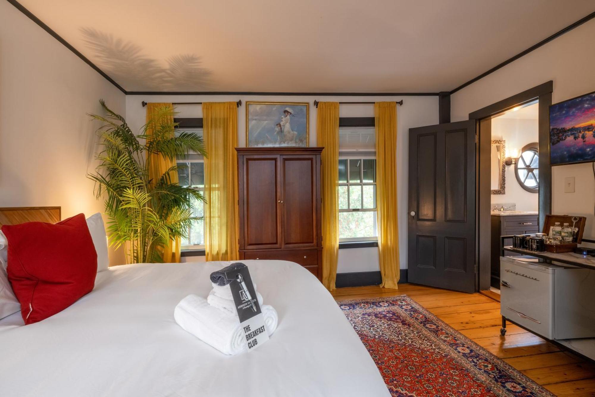 Deluxe Double Room Shower