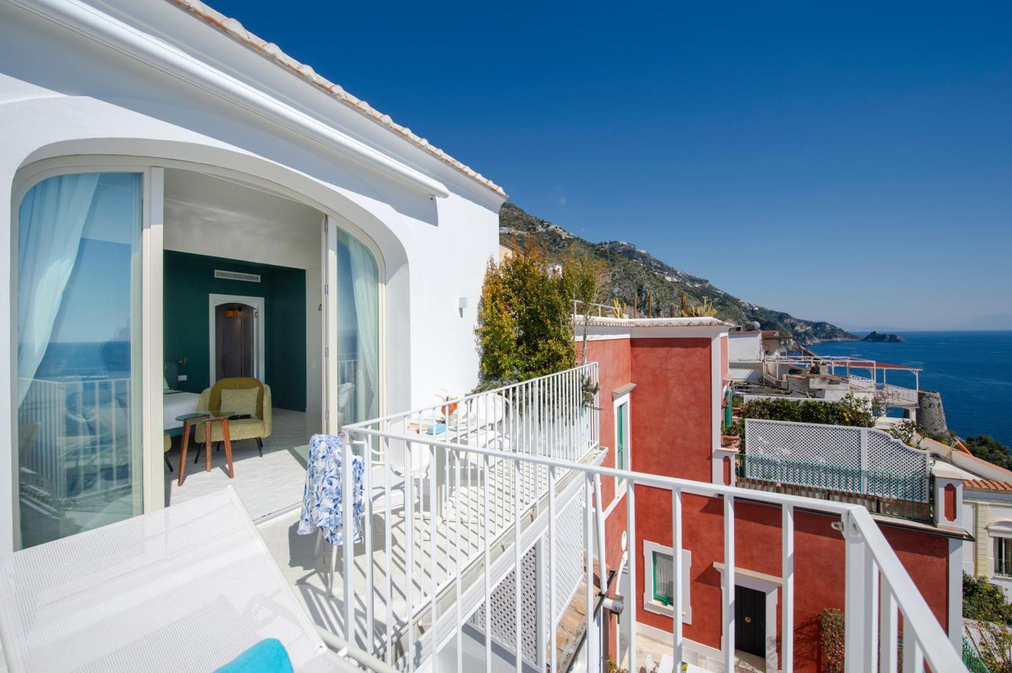 Deluxe Triple Room with Sea View