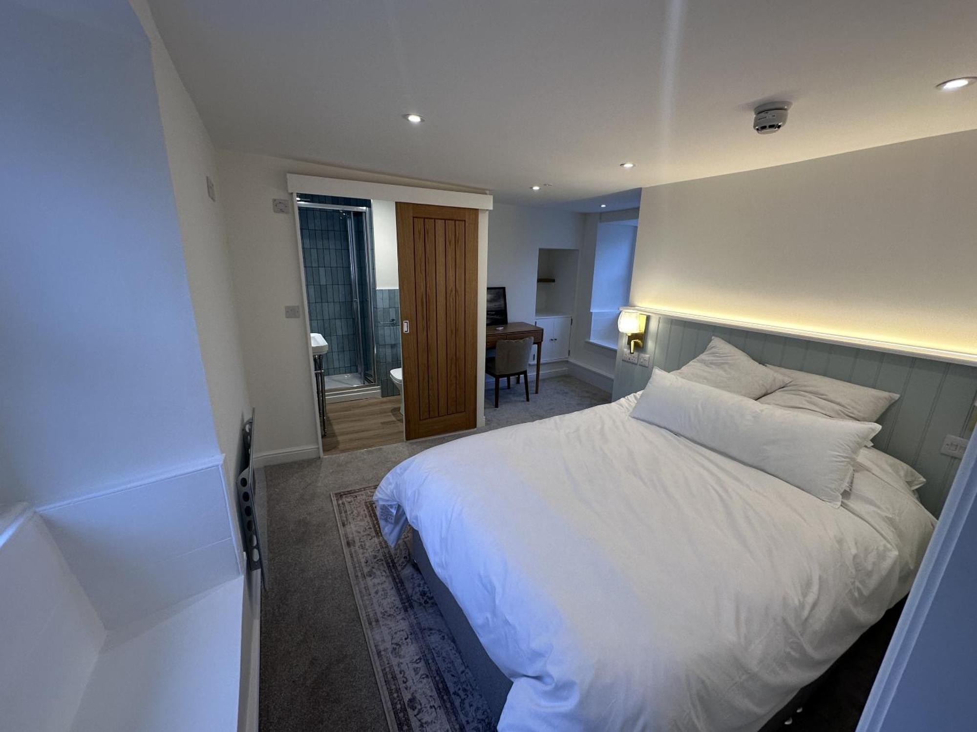Deluxe Double Room with Shower