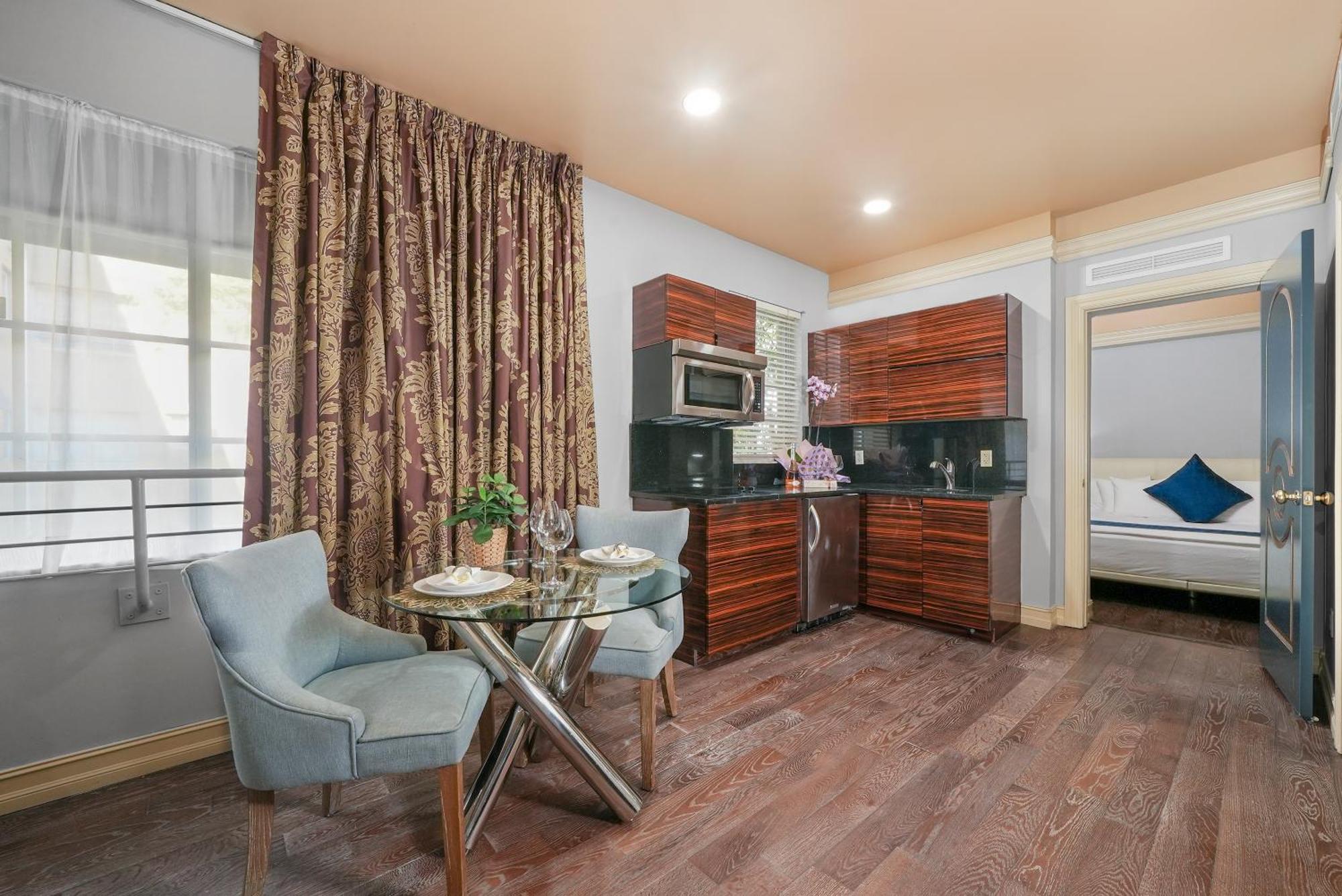 Deluxe One Bedroom King Suite,1658071157:JPEG