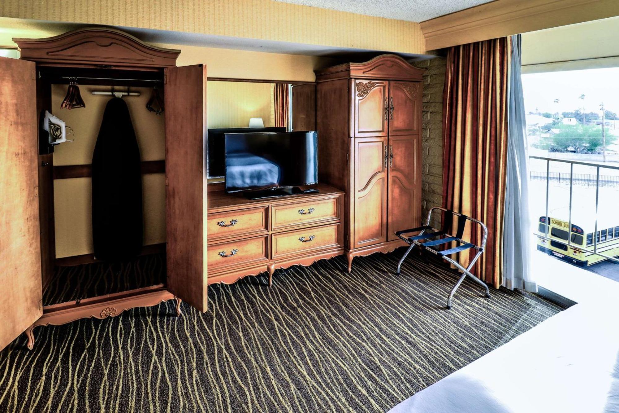Deluxe Quadruple Room Non-Smoking