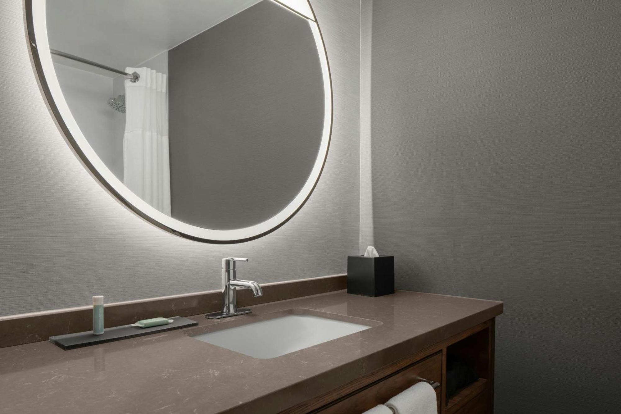 One-Bedroom Queen Suite with Two Queen Beds, Bathtub and Sofa Bed - Mobility Access/Hearing Accessible