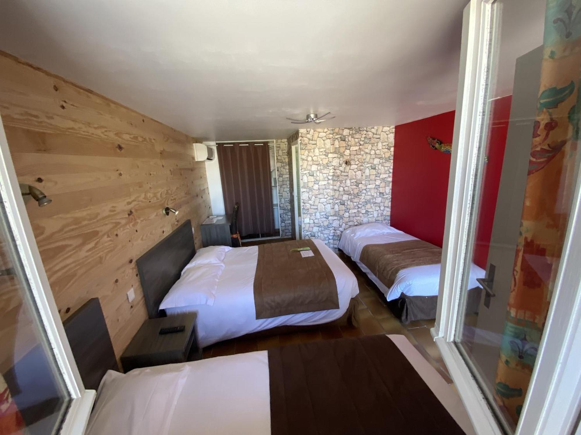 Quadruple Room with Private Bathroom