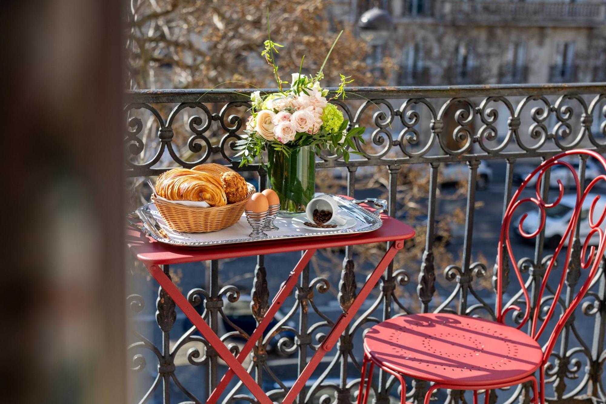 Superior Double Room Balcony Arc de Triomphe View