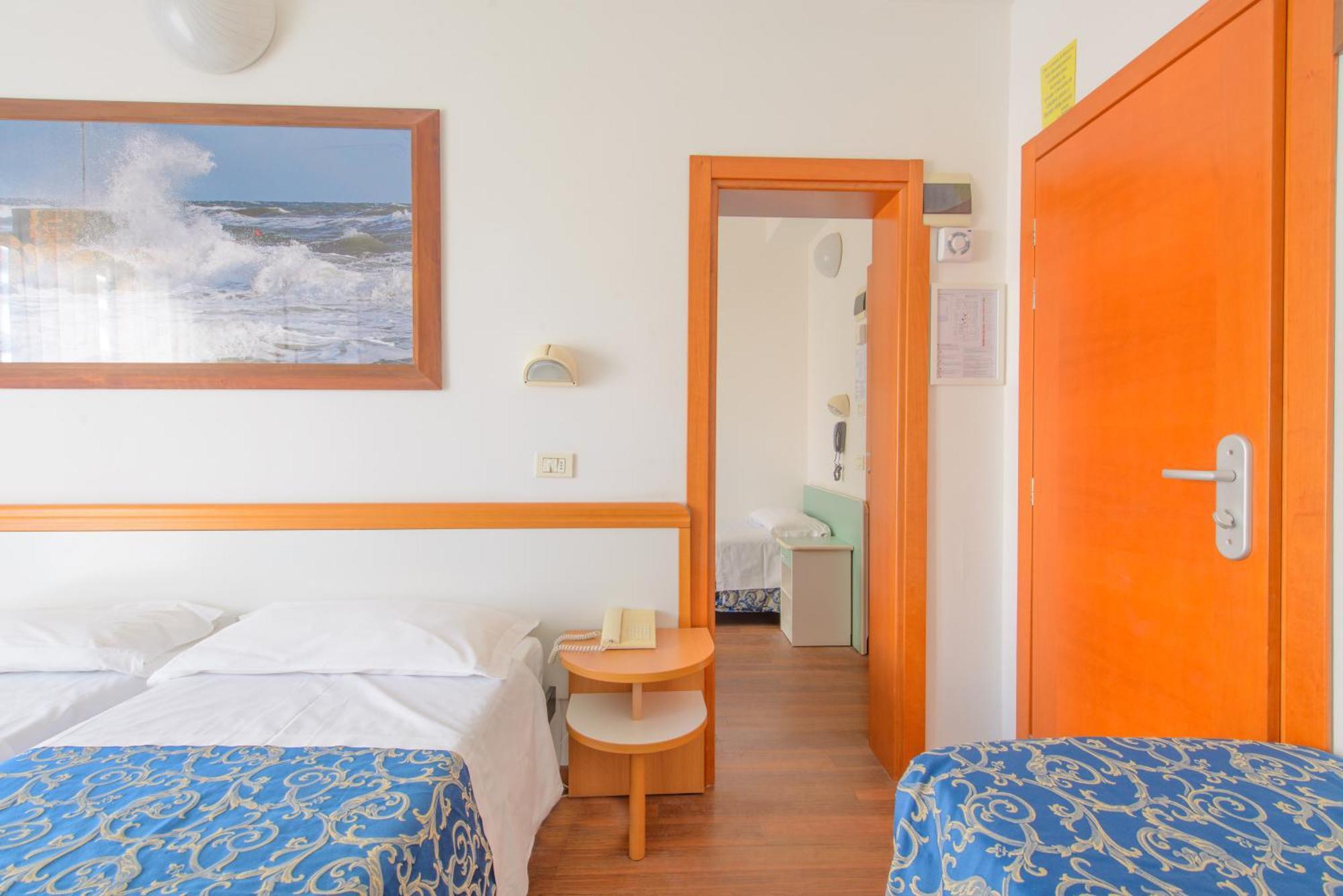Dreibettzimmer mit Balkon