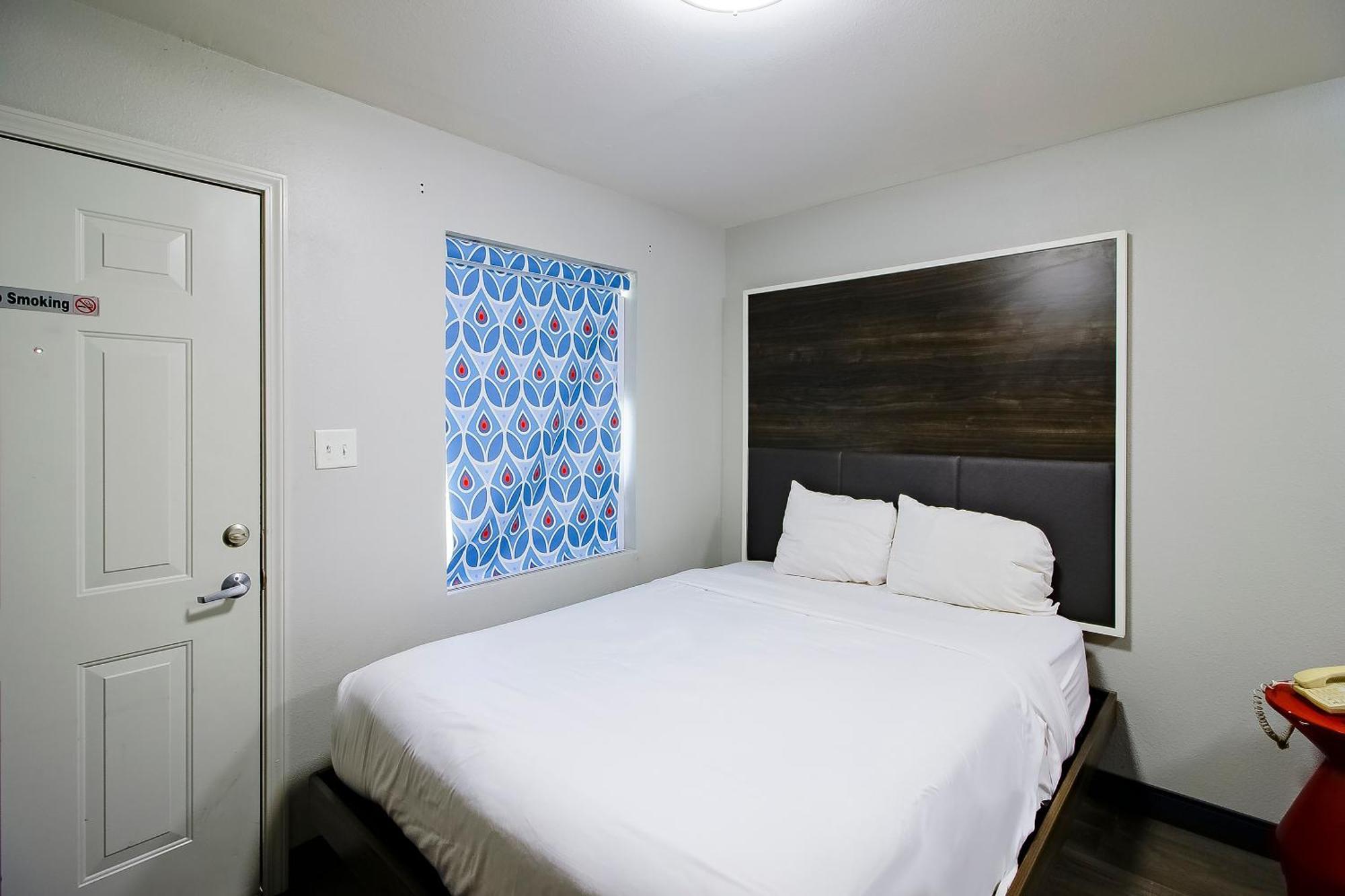Premium Queen Bed,1658100748:JPEG