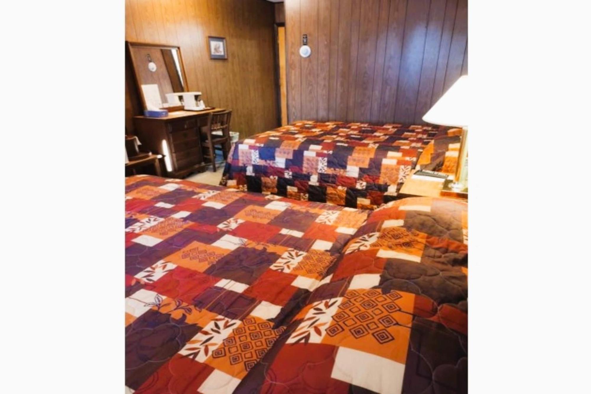 2 Full Beds with 1 Twin Bed
