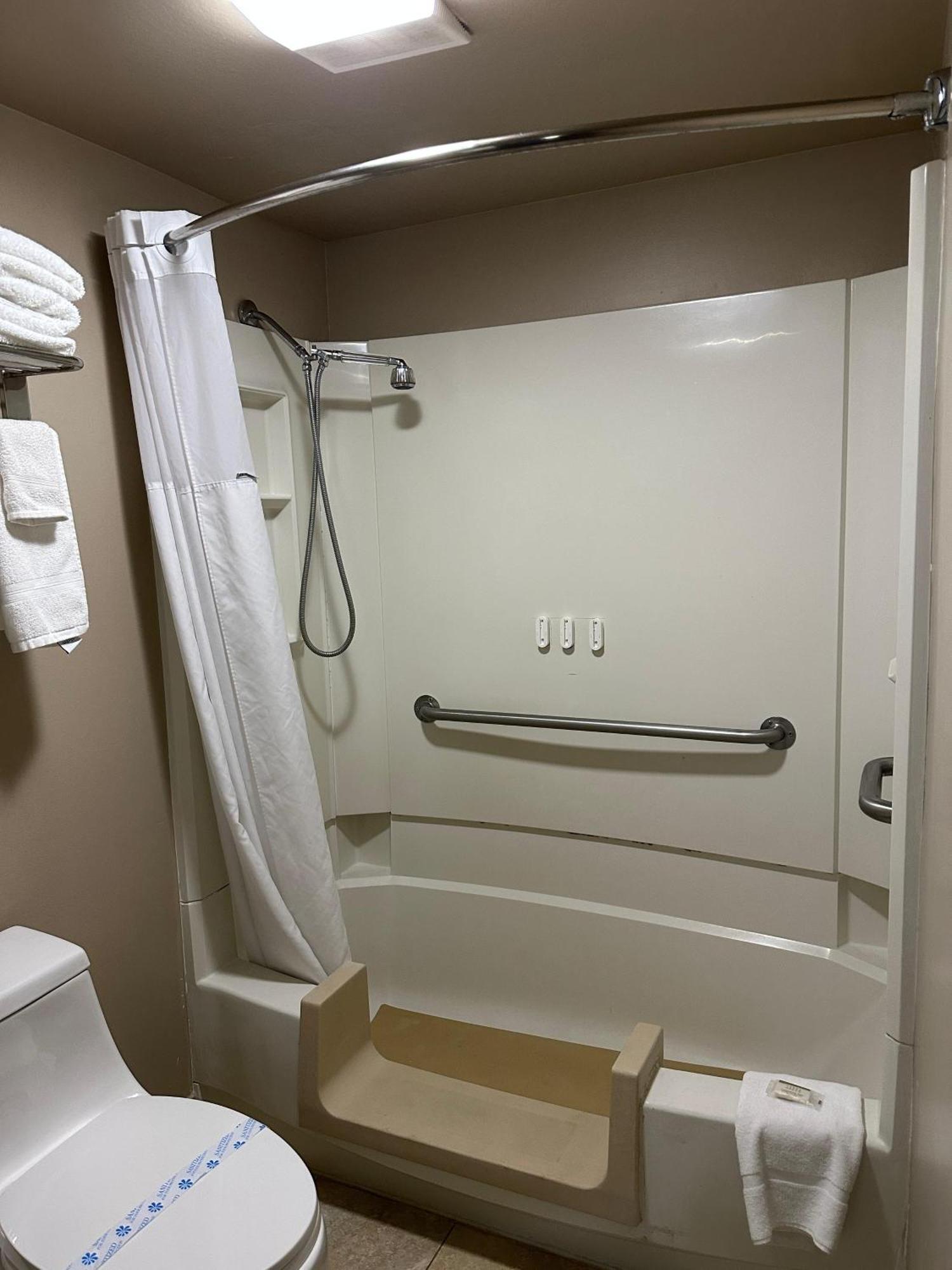 Queen Room with Two Queen Beds - Mobility Access/Non-Smoking
