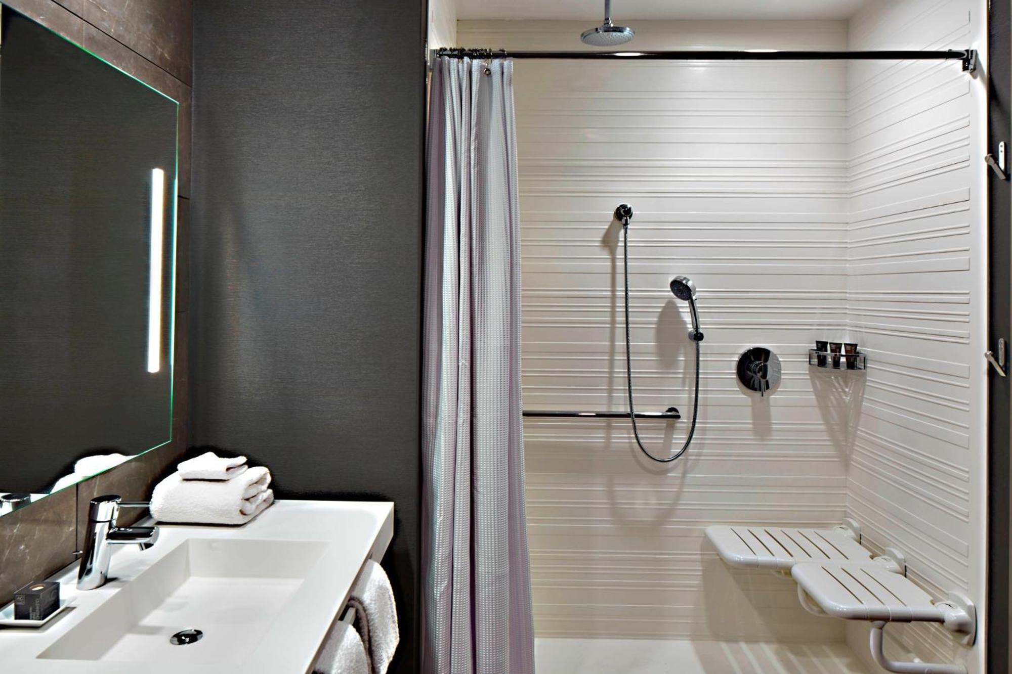 King Suite with River View, Roll-In Shower and Sofa Bed - Mobility Access