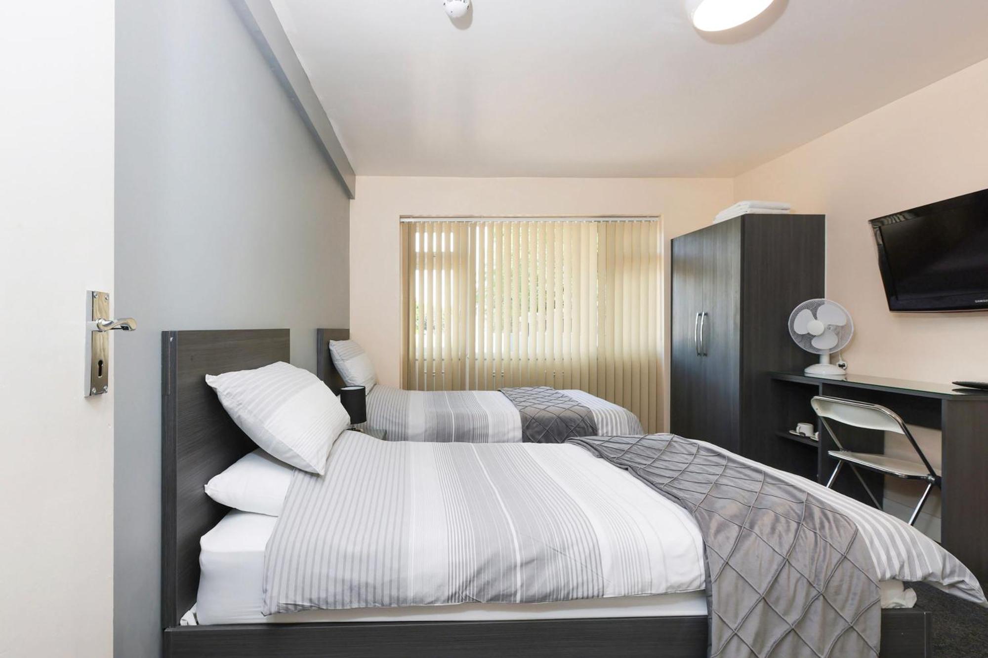 Standard Twin Room with Shared Bathroom