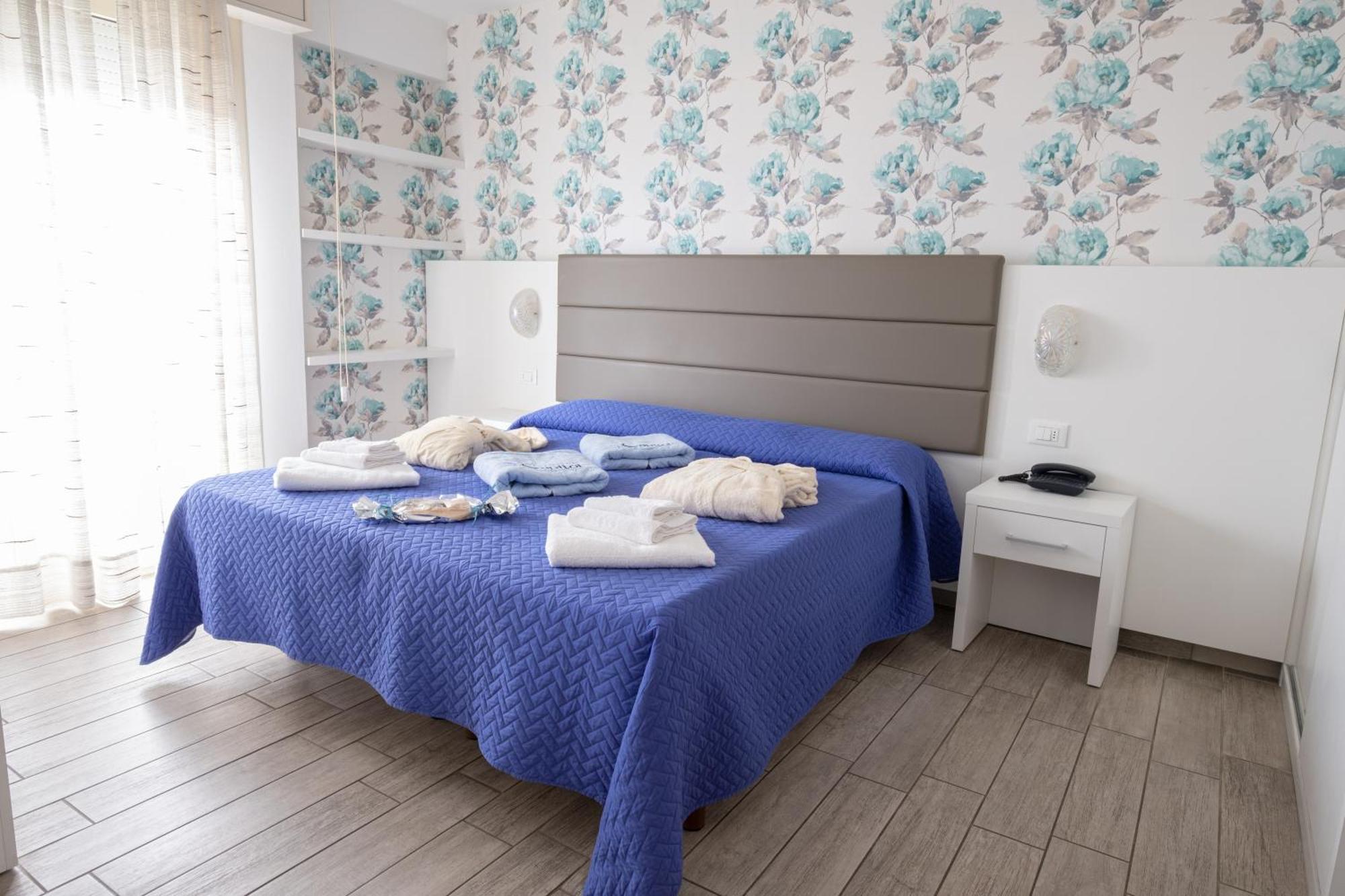 Deluxe Doppelzimmer mit seitlichem Meerblick